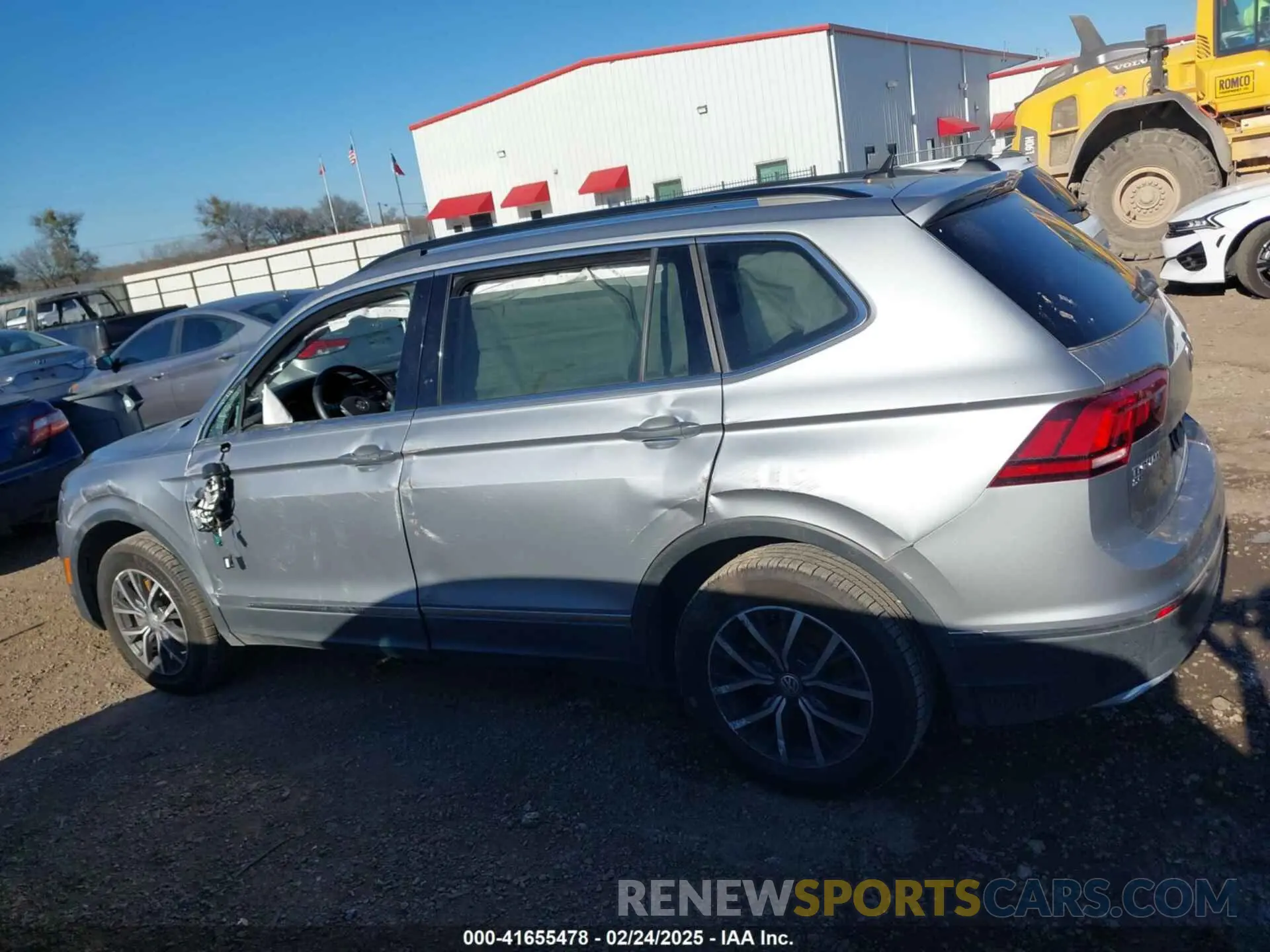 14 Photograph of a damaged car 3VV2B7AX4LM081188 VOLKSWAGEN TIGUAN 2020