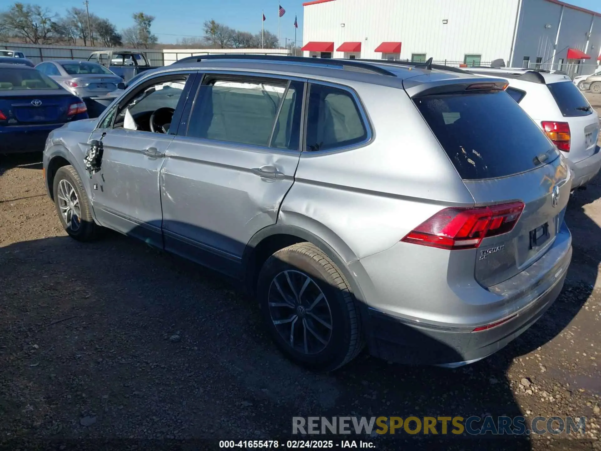 3 Photograph of a damaged car 3VV2B7AX4LM081188 VOLKSWAGEN TIGUAN 2020