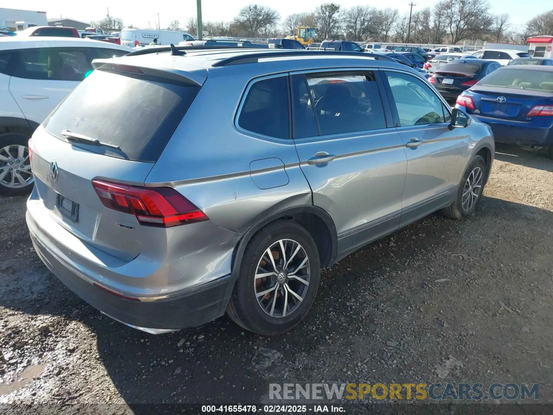 4 Photograph of a damaged car 3VV2B7AX4LM081188 VOLKSWAGEN TIGUAN 2020