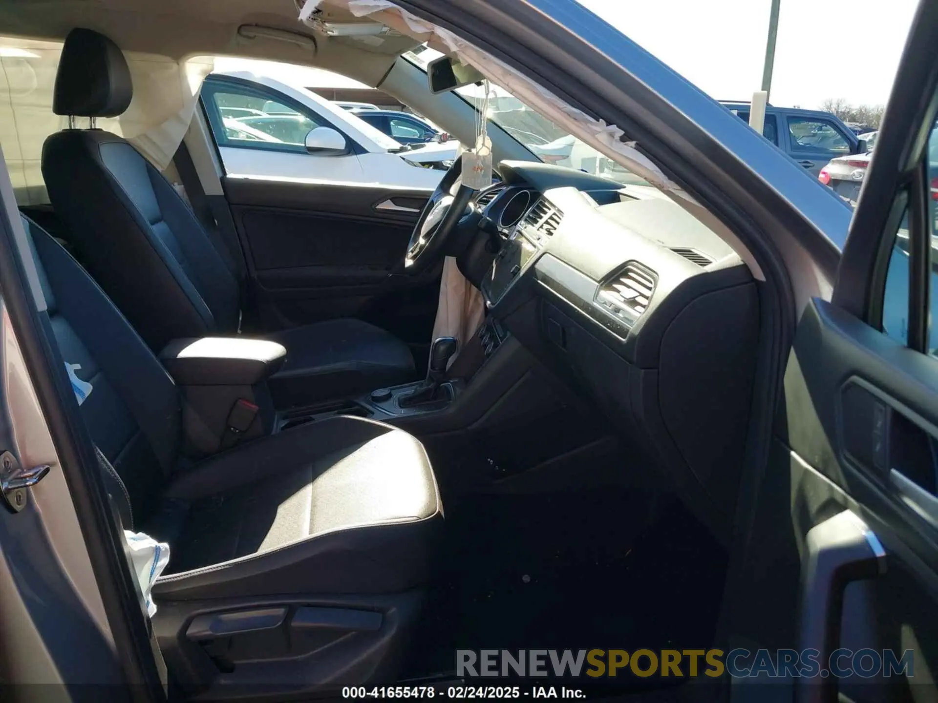 5 Photograph of a damaged car 3VV2B7AX4LM081188 VOLKSWAGEN TIGUAN 2020