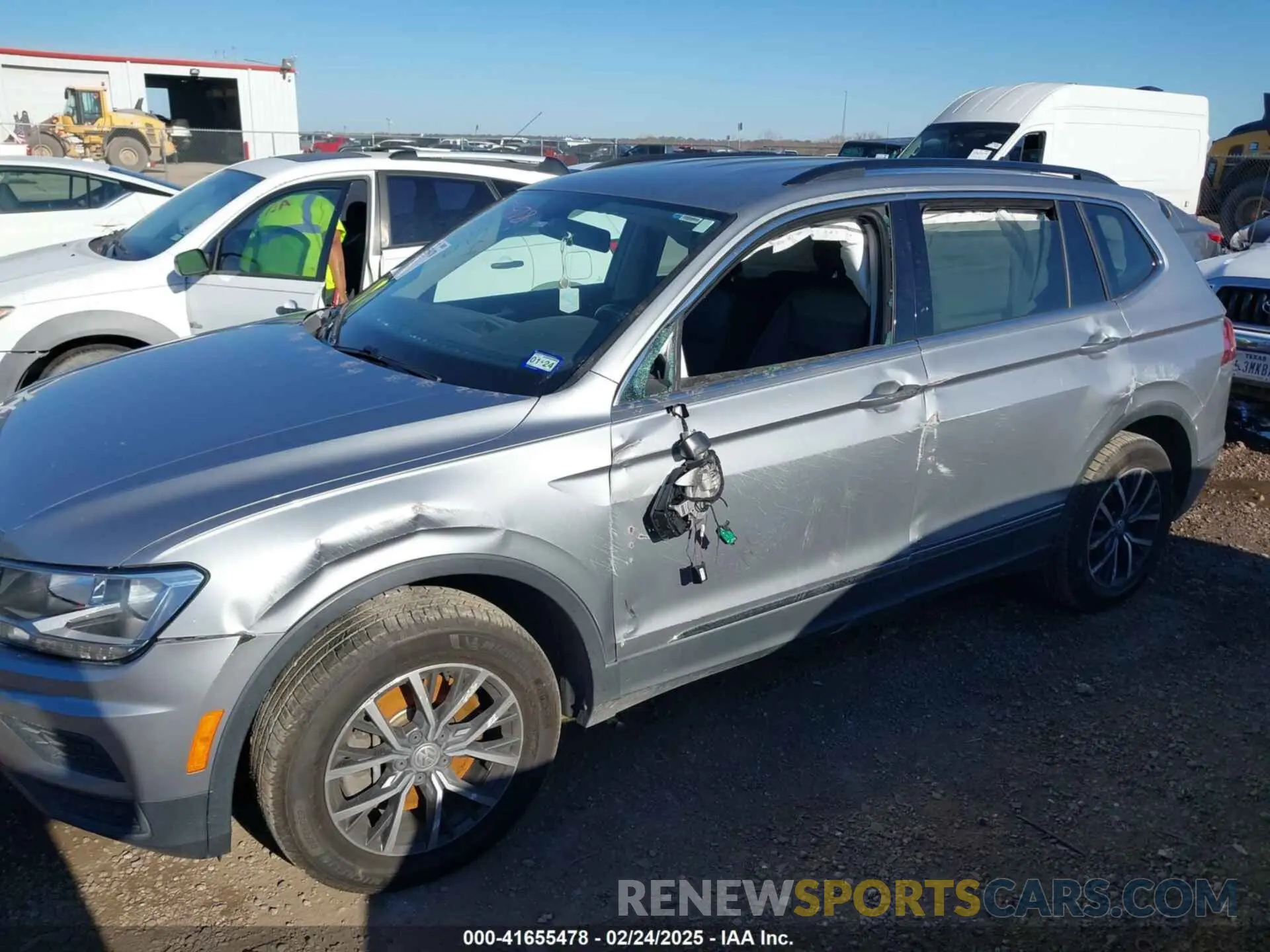 6 Photograph of a damaged car 3VV2B7AX4LM081188 VOLKSWAGEN TIGUAN 2020