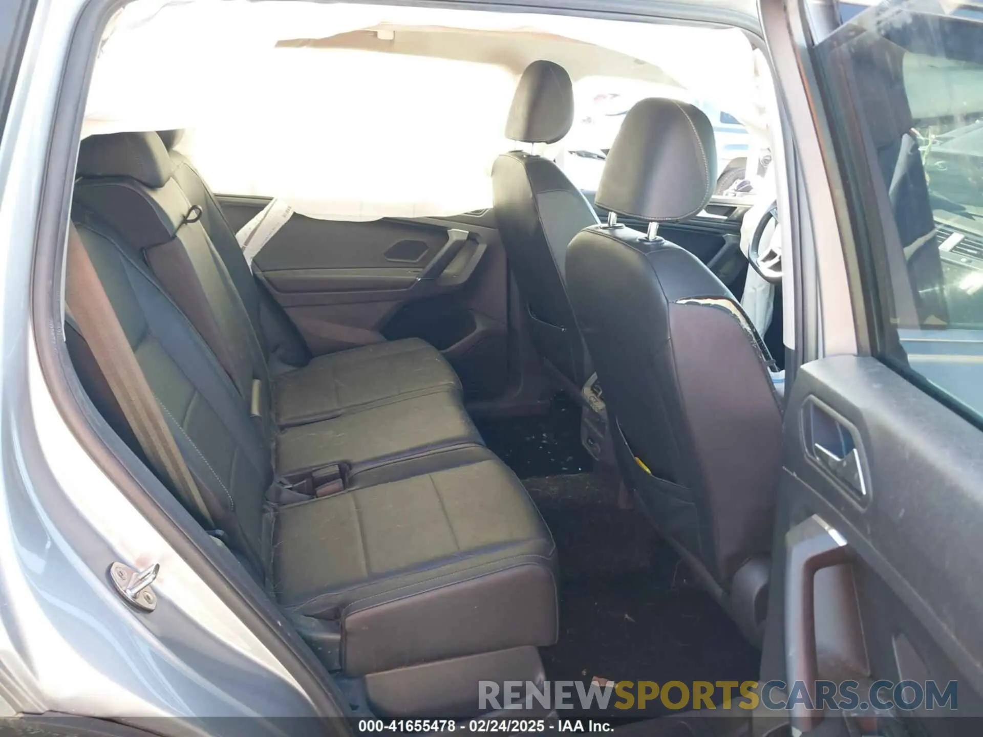 8 Photograph of a damaged car 3VV2B7AX4LM081188 VOLKSWAGEN TIGUAN 2020
