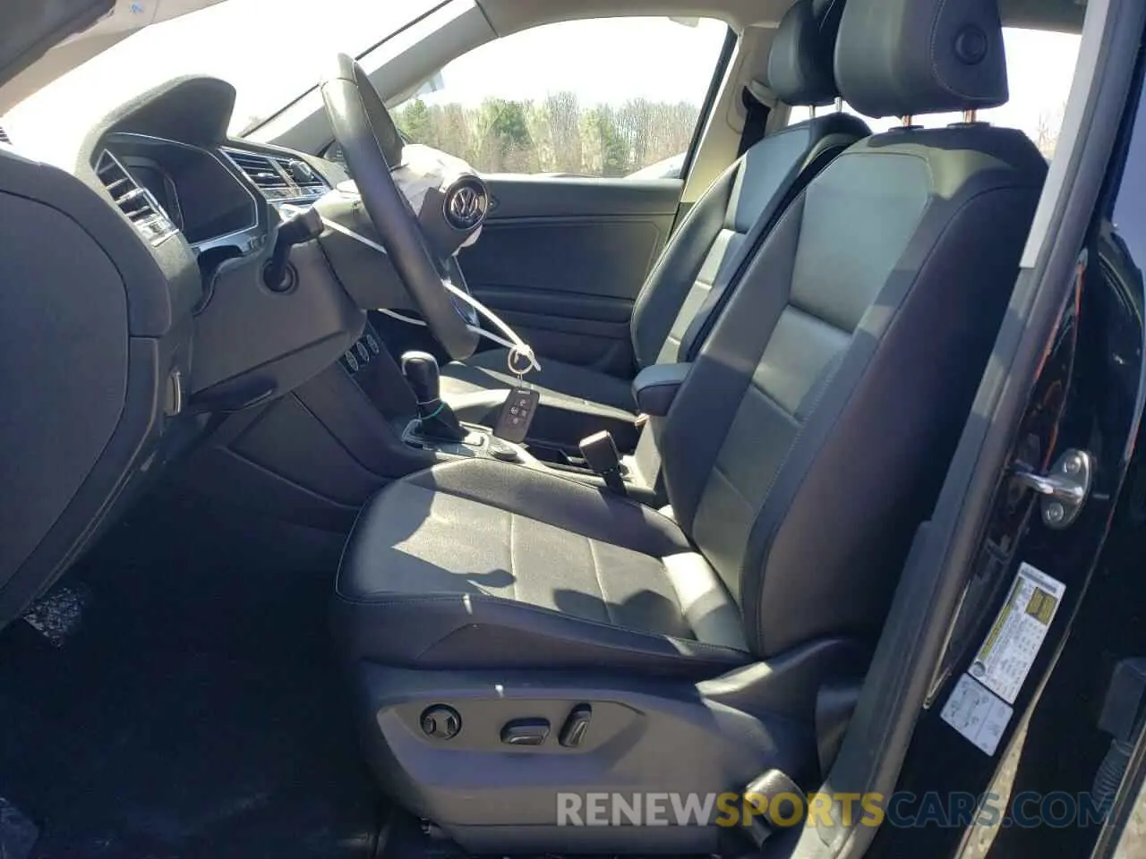 7 Photograph of a damaged car 3VV2B7AX4LM180870 VOLKSWAGEN TIGUAN 2020