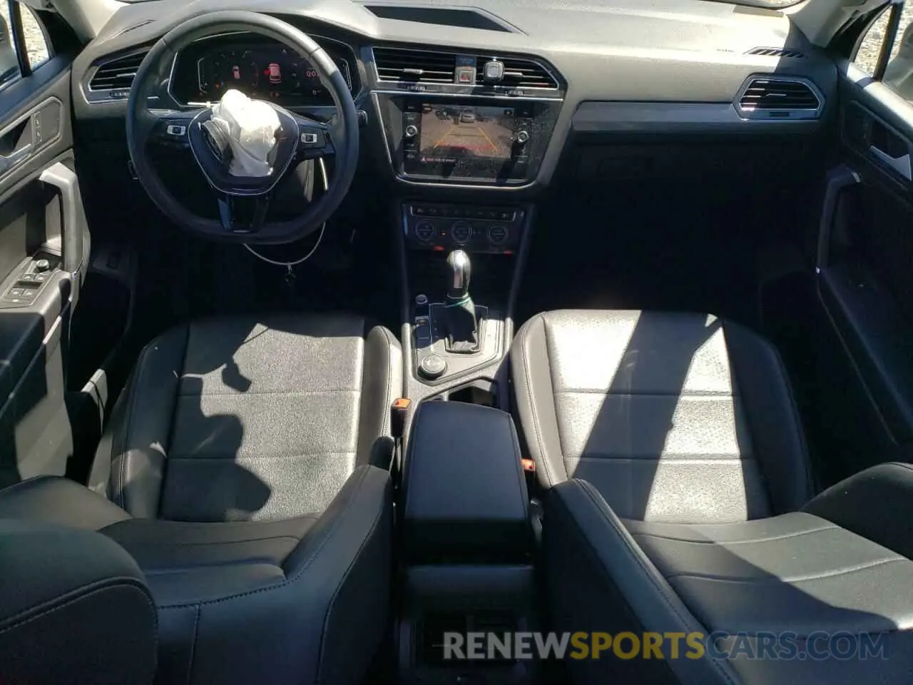 8 Photograph of a damaged car 3VV2B7AX4LM180870 VOLKSWAGEN TIGUAN 2020