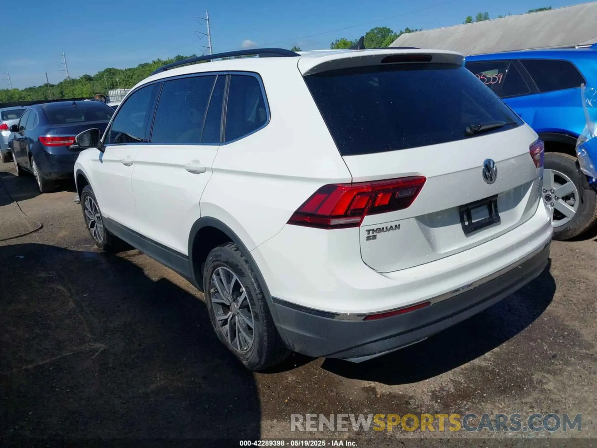 3 Photograph of a damaged car 3VV2B7AX5LM062536 VOLKSWAGEN TIGUAN 2020