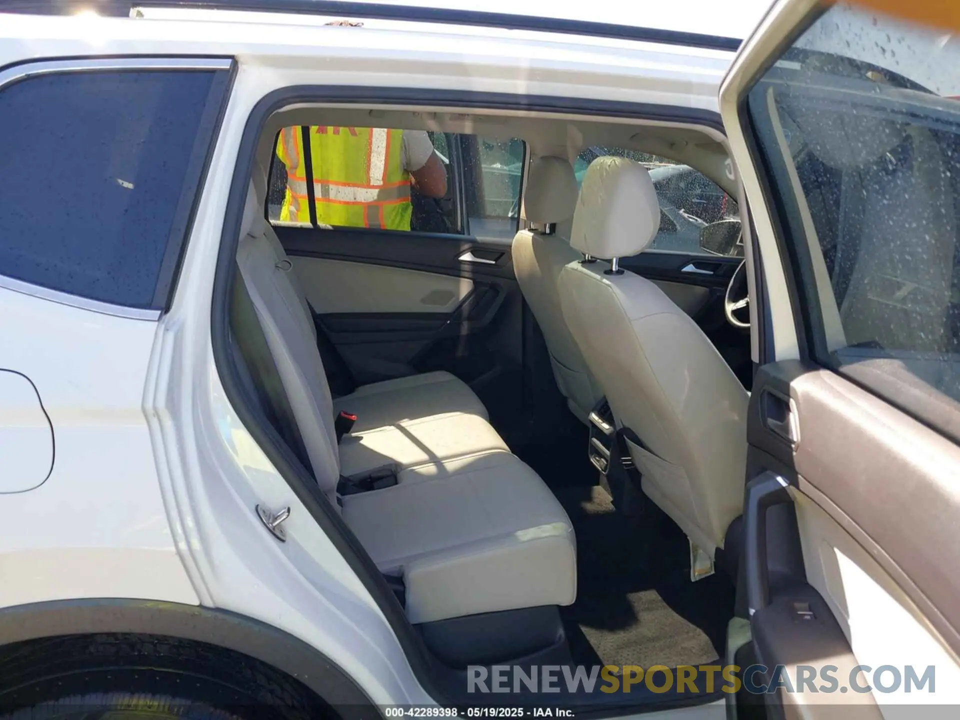8 Photograph of a damaged car 3VV2B7AX5LM062536 VOLKSWAGEN TIGUAN 2020