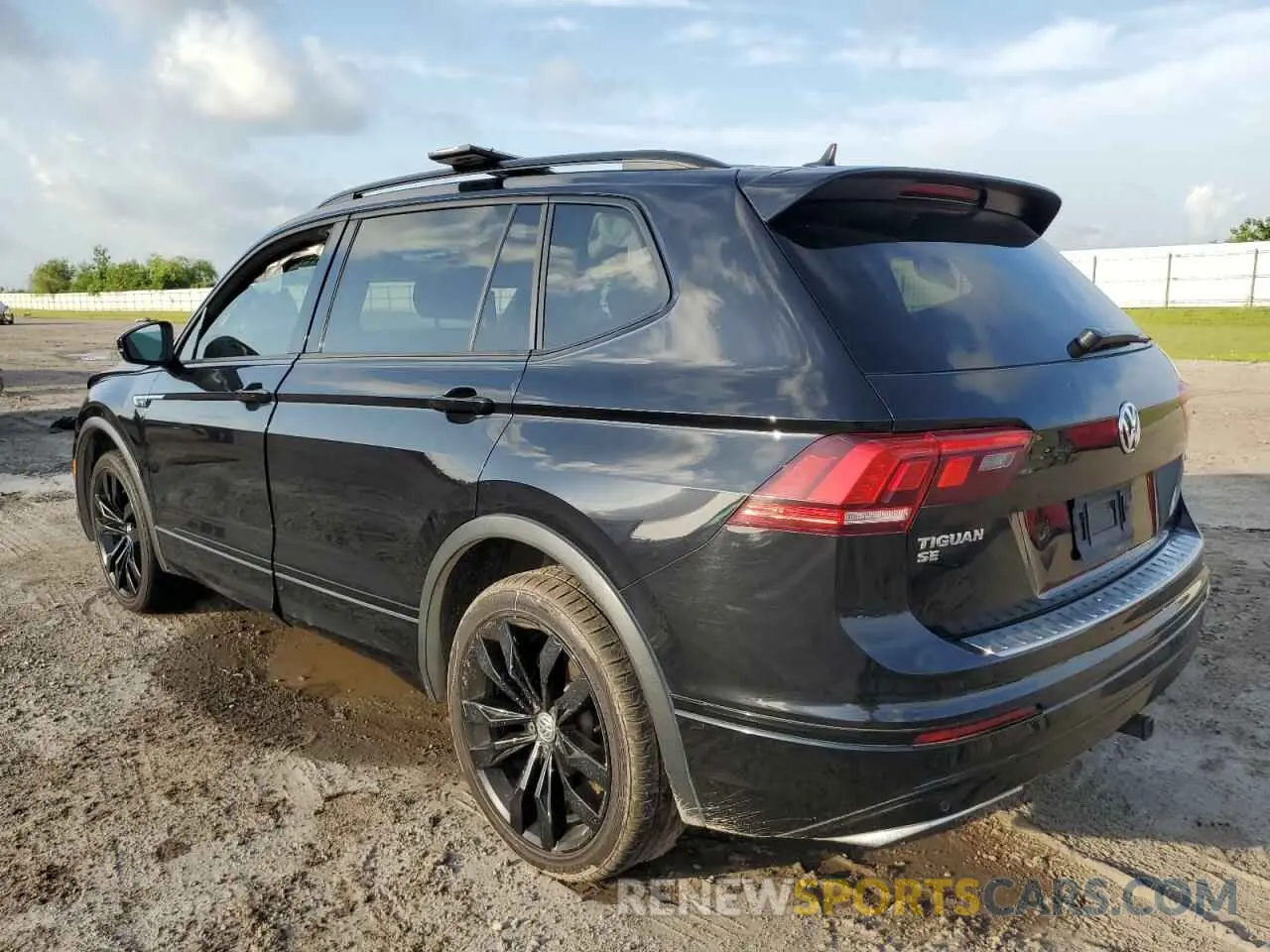 2 Photograph of a damaged car 3VV2B7AX5LM063766 VOLKSWAGEN TIGUAN 2020