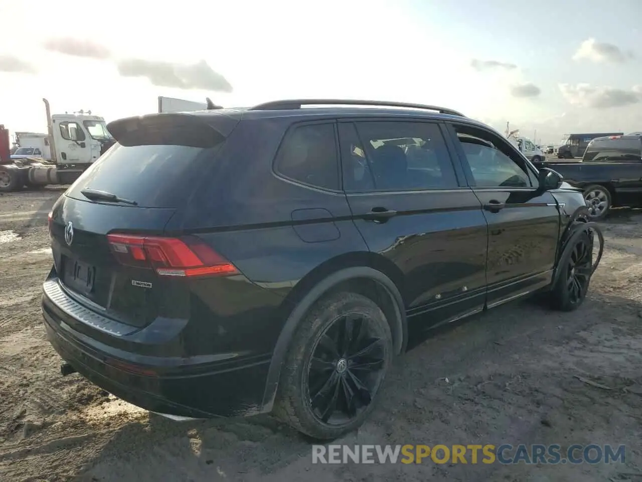 3 Photograph of a damaged car 3VV2B7AX5LM063766 VOLKSWAGEN TIGUAN 2020
