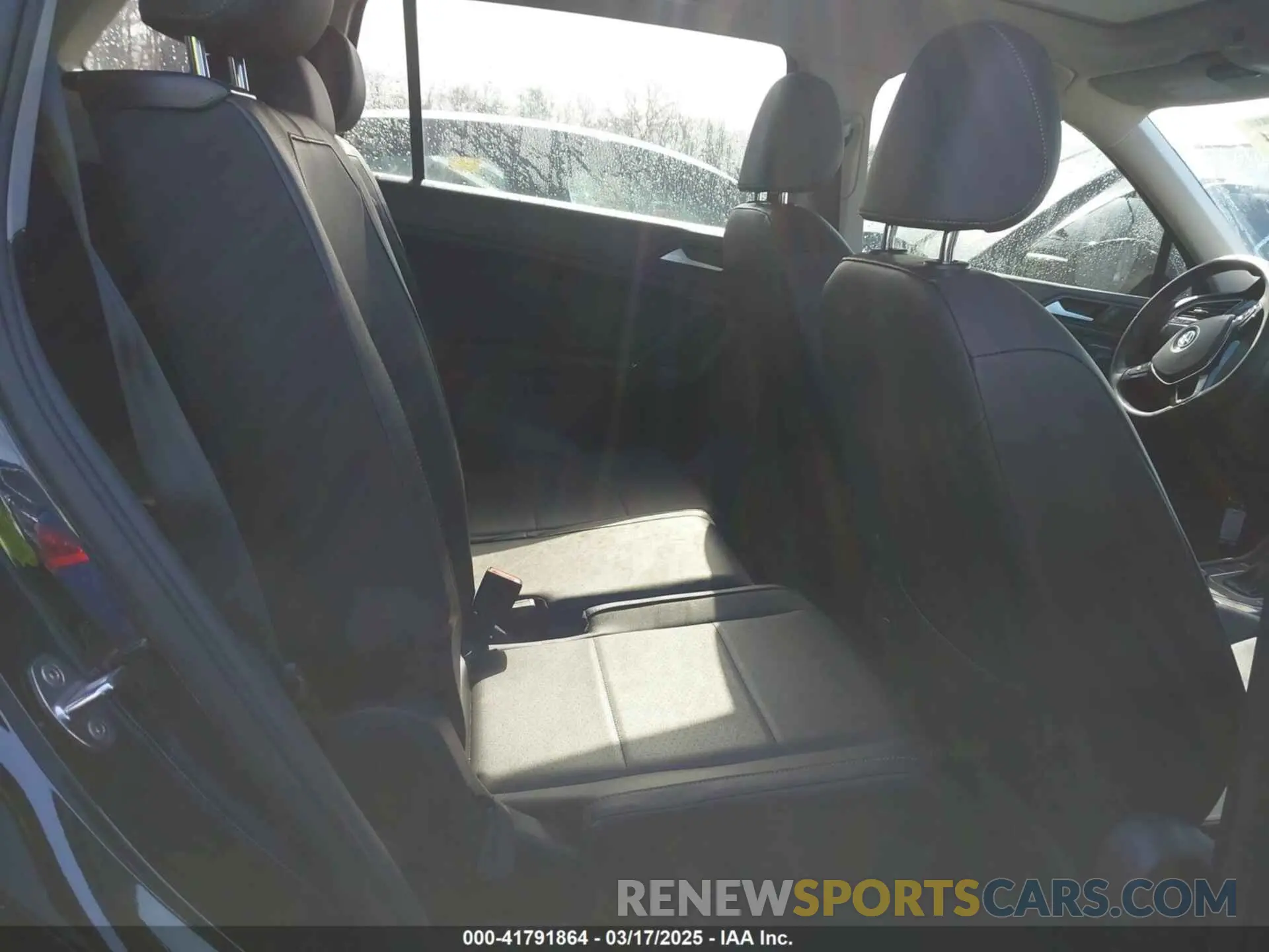 8 Photograph of a damaged car 3VV2B7AX5LM116837 VOLKSWAGEN TIGUAN 2020