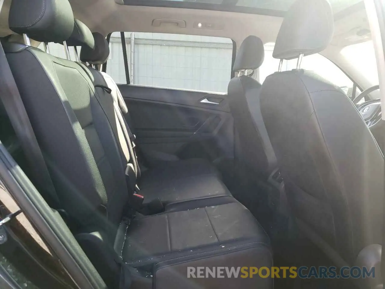 11 Photograph of a damaged car 3VV2B7AX5LM136778 VOLKSWAGEN TIGUAN 2020