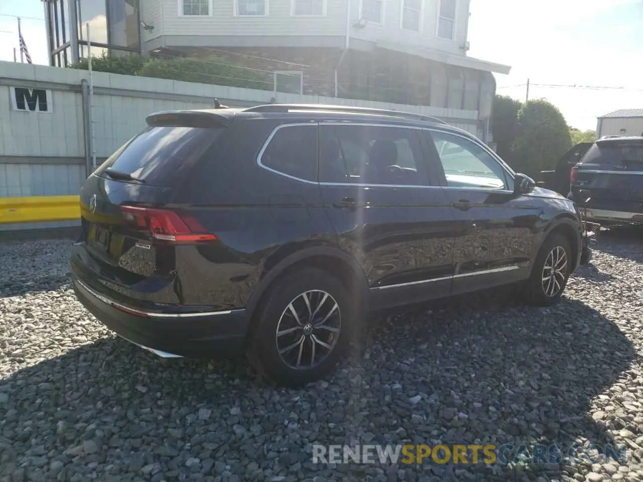 3 Photograph of a damaged car 3VV2B7AX5LM136778 VOLKSWAGEN TIGUAN 2020