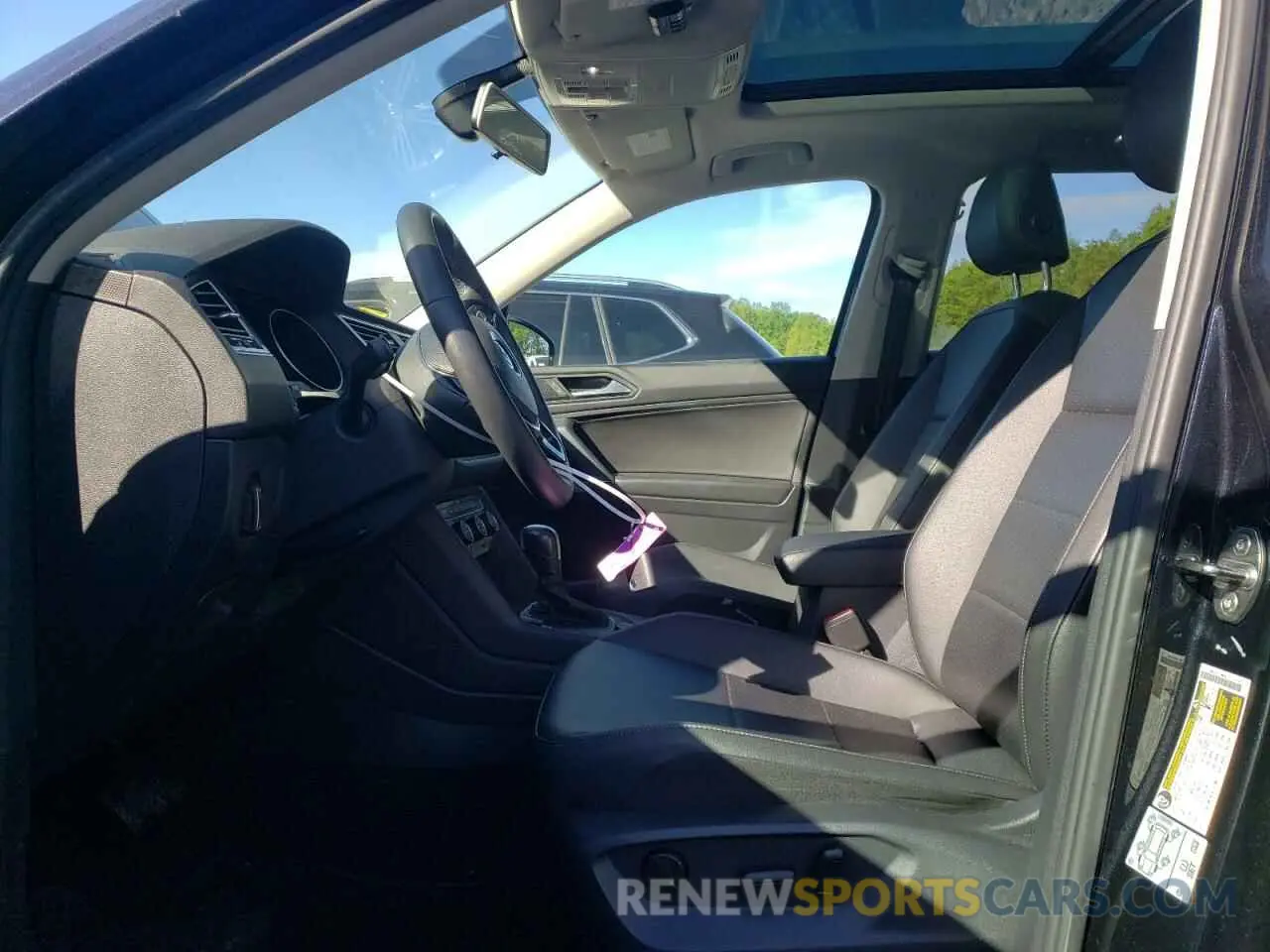 7 Photograph of a damaged car 3VV2B7AX5LM136778 VOLKSWAGEN TIGUAN 2020