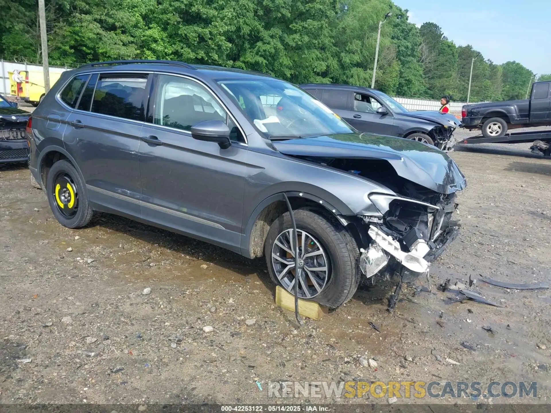 1 Photograph of a damaged car 3VV2B7AX5LM142418 VOLKSWAGEN TIGUAN 2020
