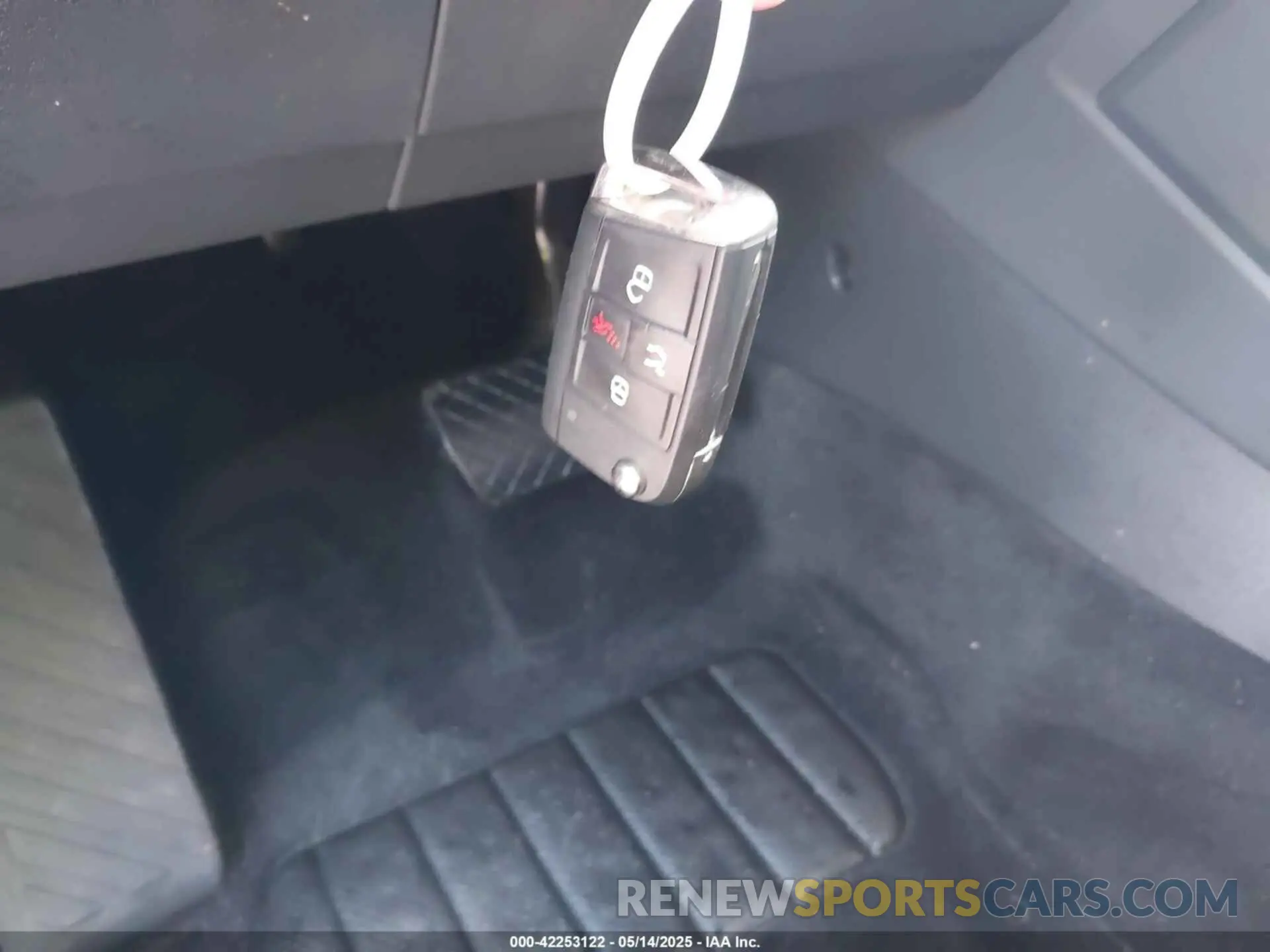11 Photograph of a damaged car 3VV2B7AX5LM142418 VOLKSWAGEN TIGUAN 2020