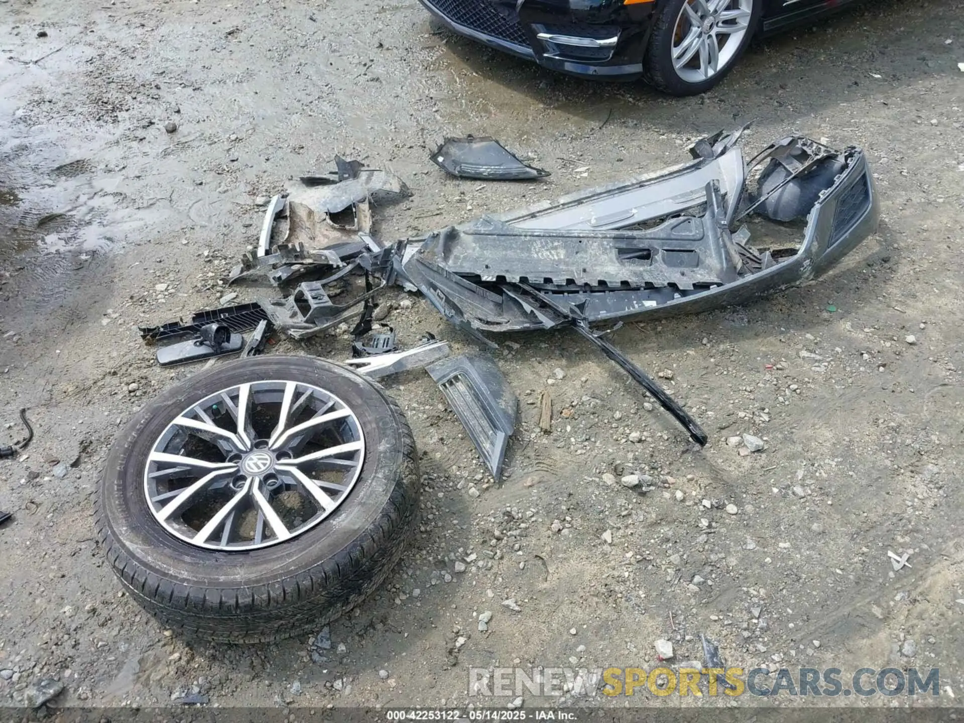 12 Photograph of a damaged car 3VV2B7AX5LM142418 VOLKSWAGEN TIGUAN 2020