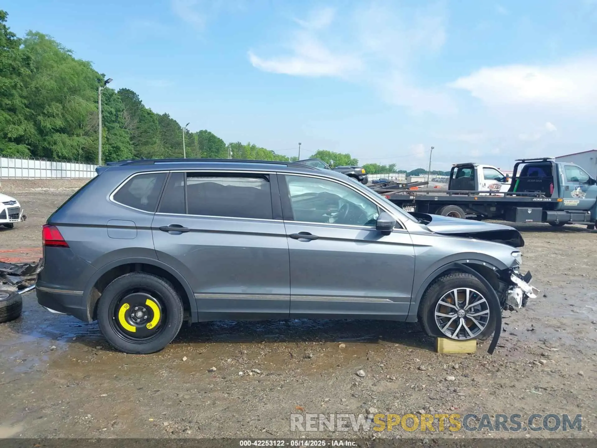 14 Photograph of a damaged car 3VV2B7AX5LM142418 VOLKSWAGEN TIGUAN 2020