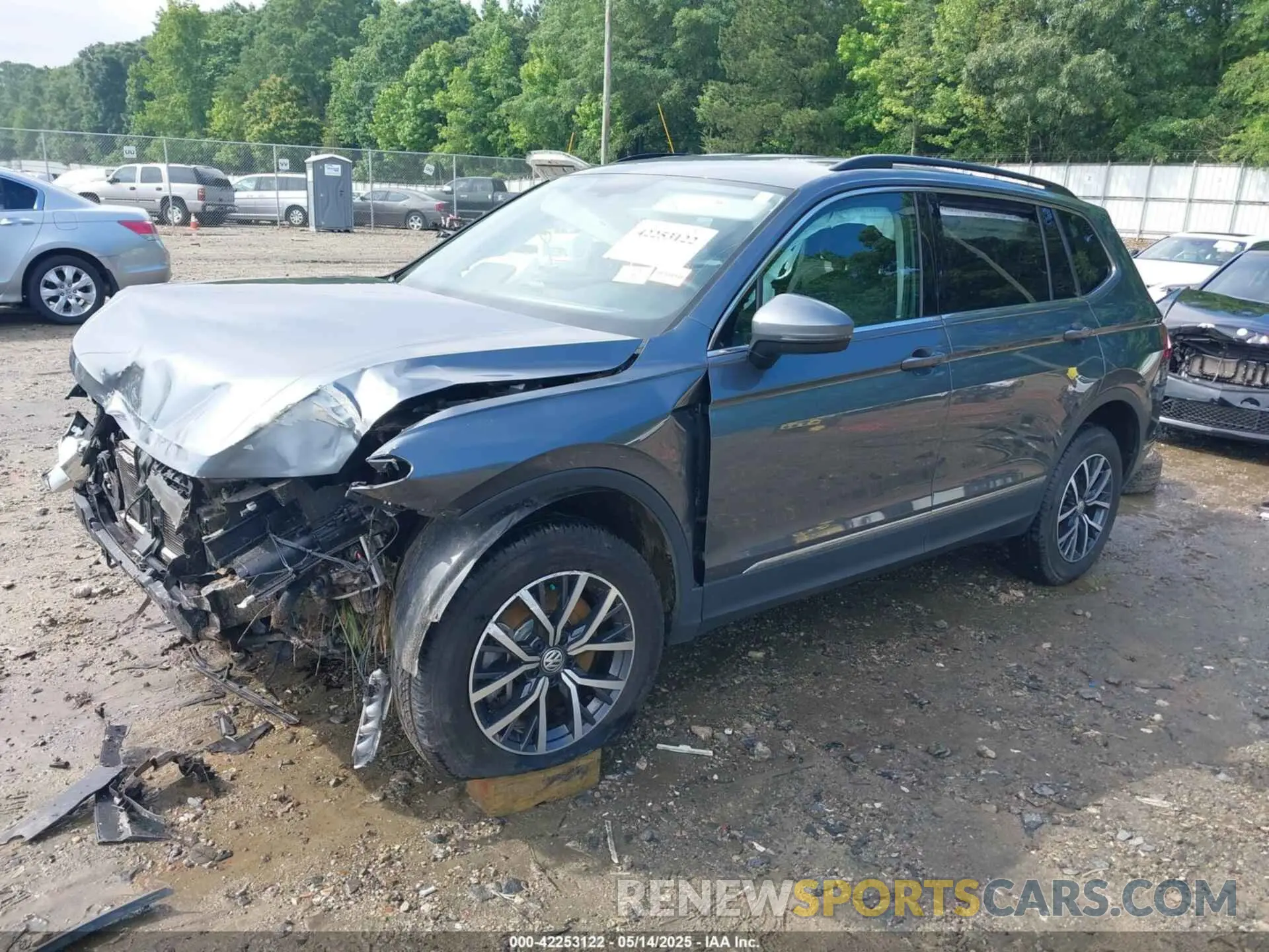 2 Photograph of a damaged car 3VV2B7AX5LM142418 VOLKSWAGEN TIGUAN 2020