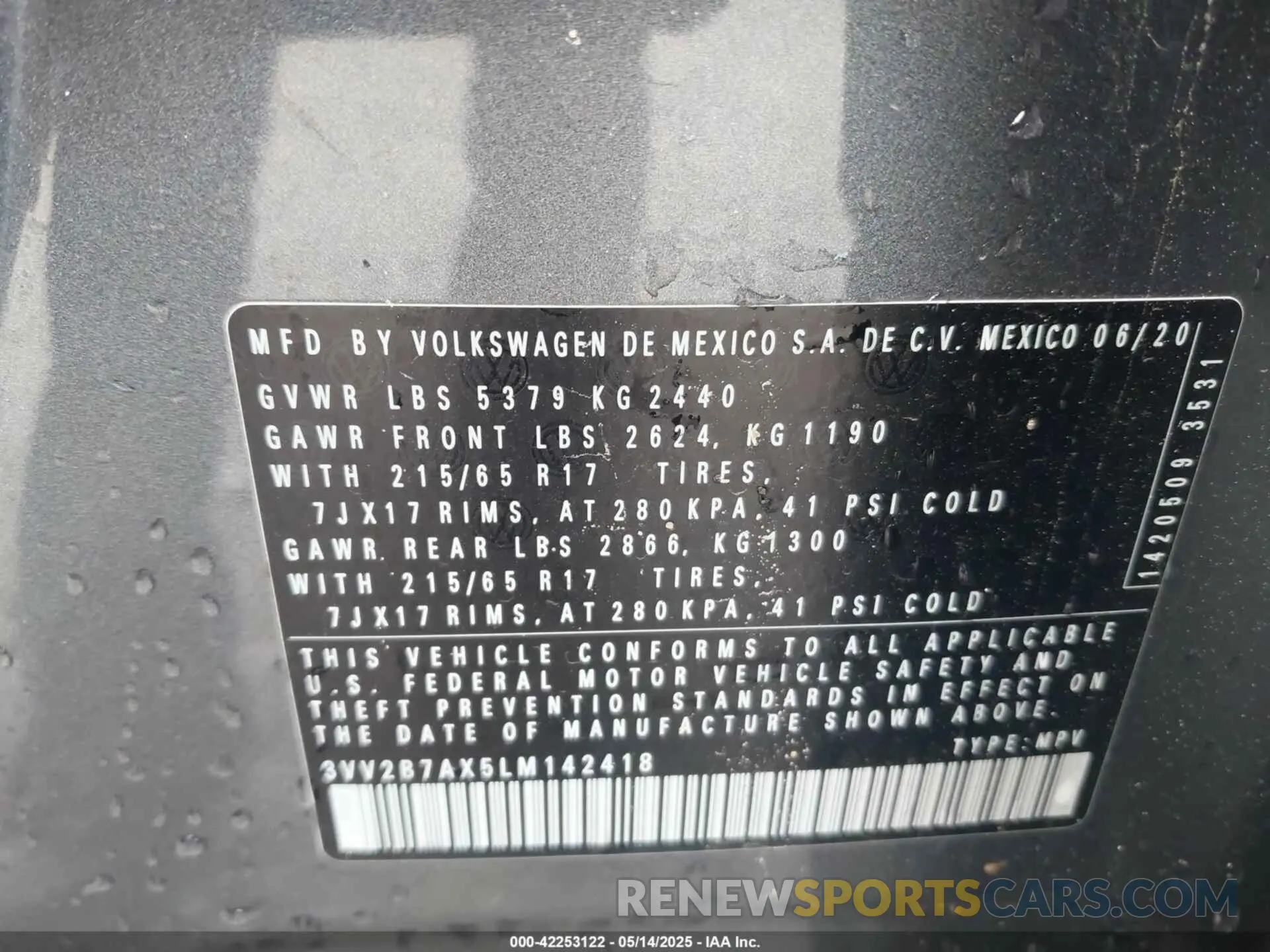 9 Photograph of a damaged car 3VV2B7AX5LM142418 VOLKSWAGEN TIGUAN 2020