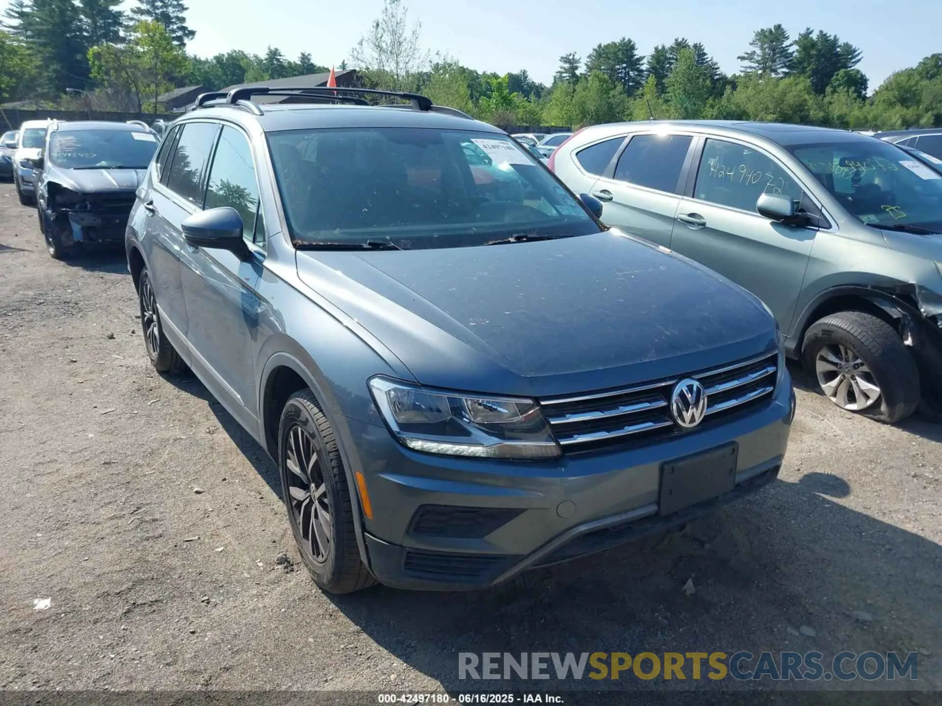 12 Photograph of a damaged car 3VV2B7AX5LM166752 VOLKSWAGEN TIGUAN 2020