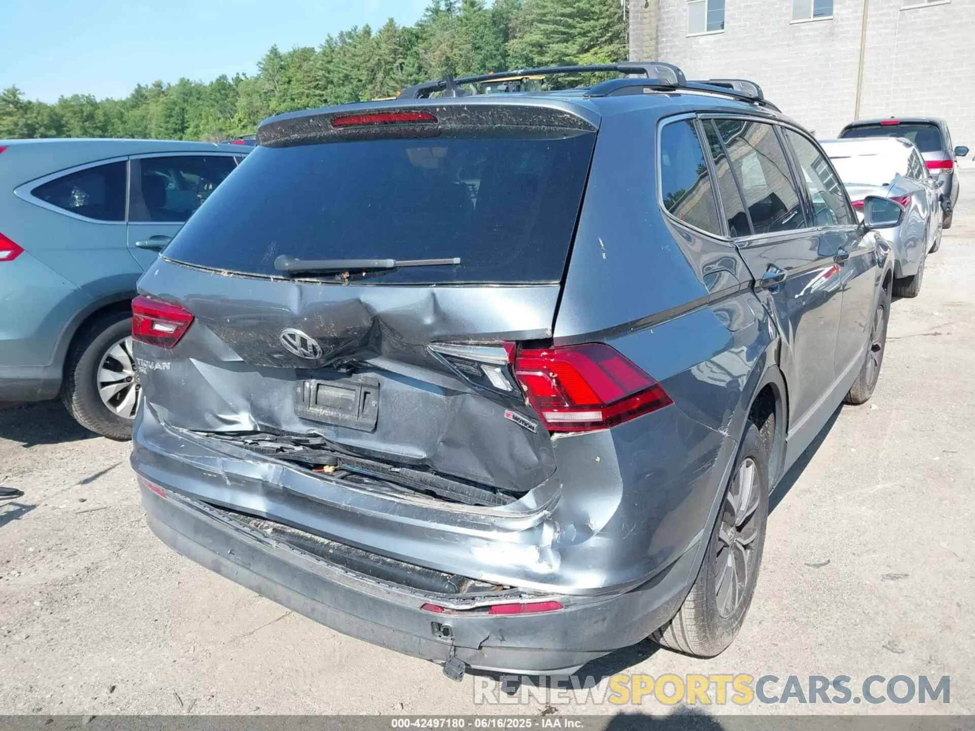 4 Photograph of a damaged car 3VV2B7AX5LM166752 VOLKSWAGEN TIGUAN 2020