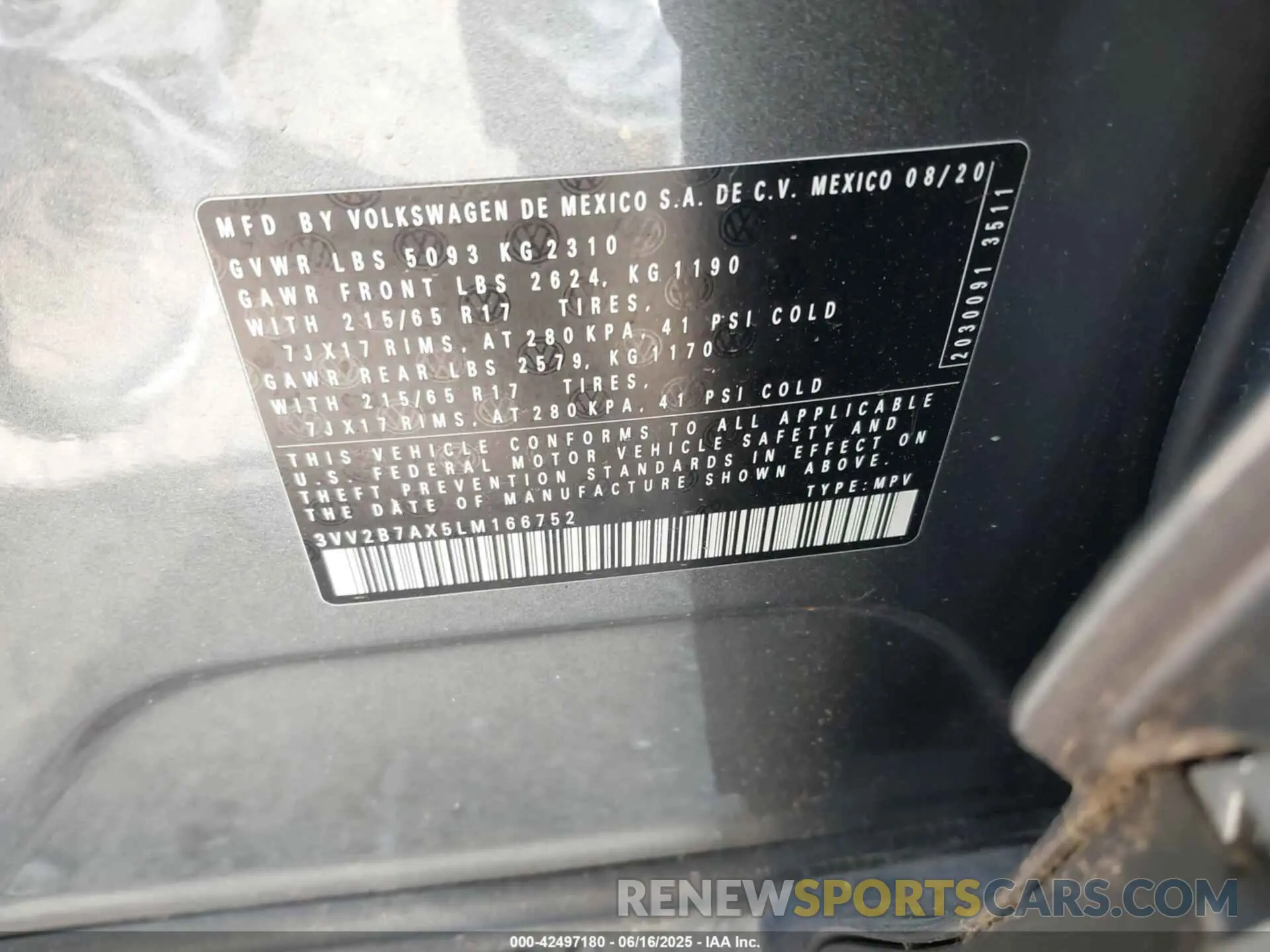 9 Photograph of a damaged car 3VV2B7AX5LM166752 VOLKSWAGEN TIGUAN 2020