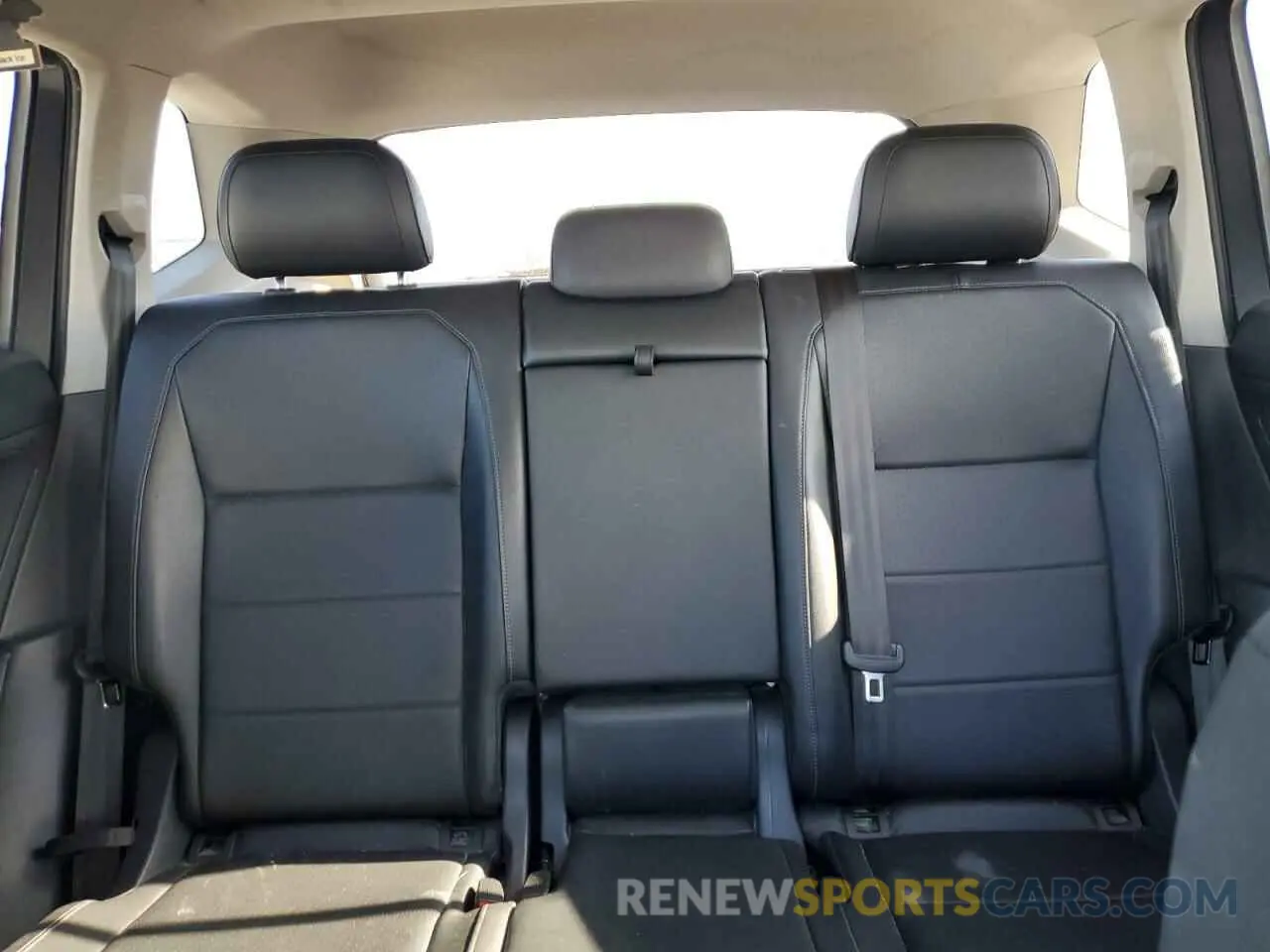 10 Photograph of a damaged car 3VV2B7AX6LM002622 VOLKSWAGEN TIGUAN 2020