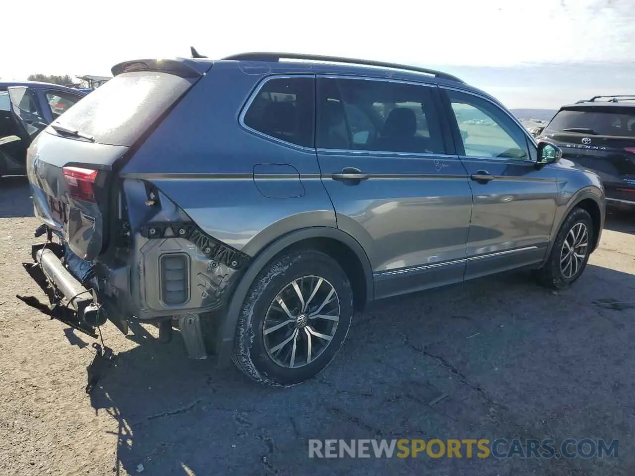 3 Photograph of a damaged car 3VV2B7AX6LM002622 VOLKSWAGEN TIGUAN 2020