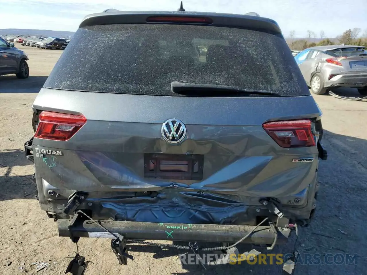 6 Photograph of a damaged car 3VV2B7AX6LM002622 VOLKSWAGEN TIGUAN 2020