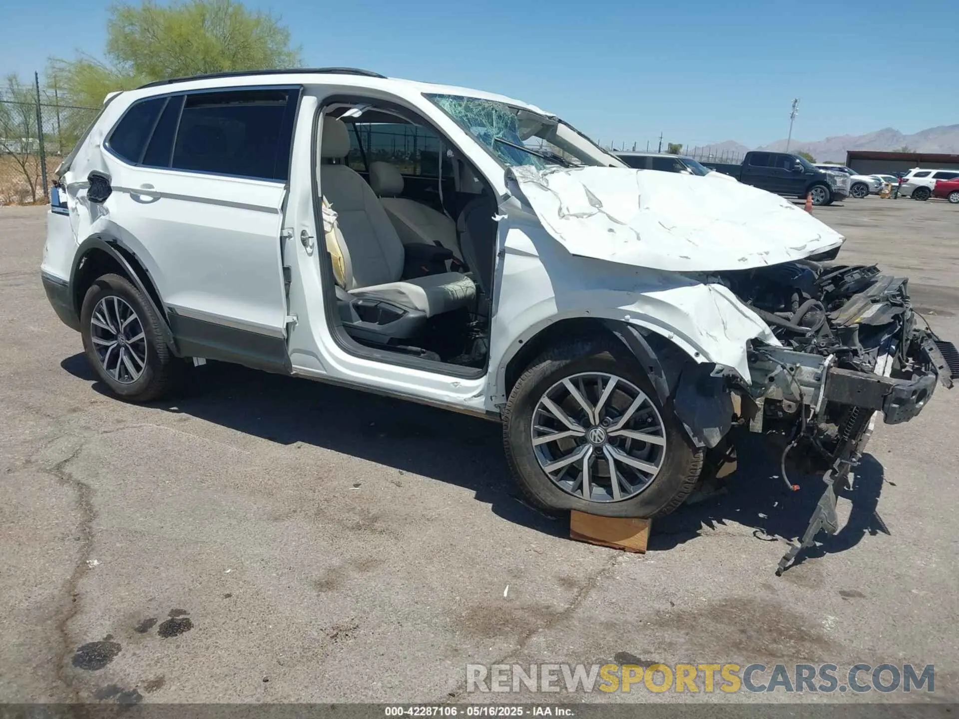 1 Photograph of a damaged car 3VV2B7AX6LM043638 VOLKSWAGEN TIGUAN 2020