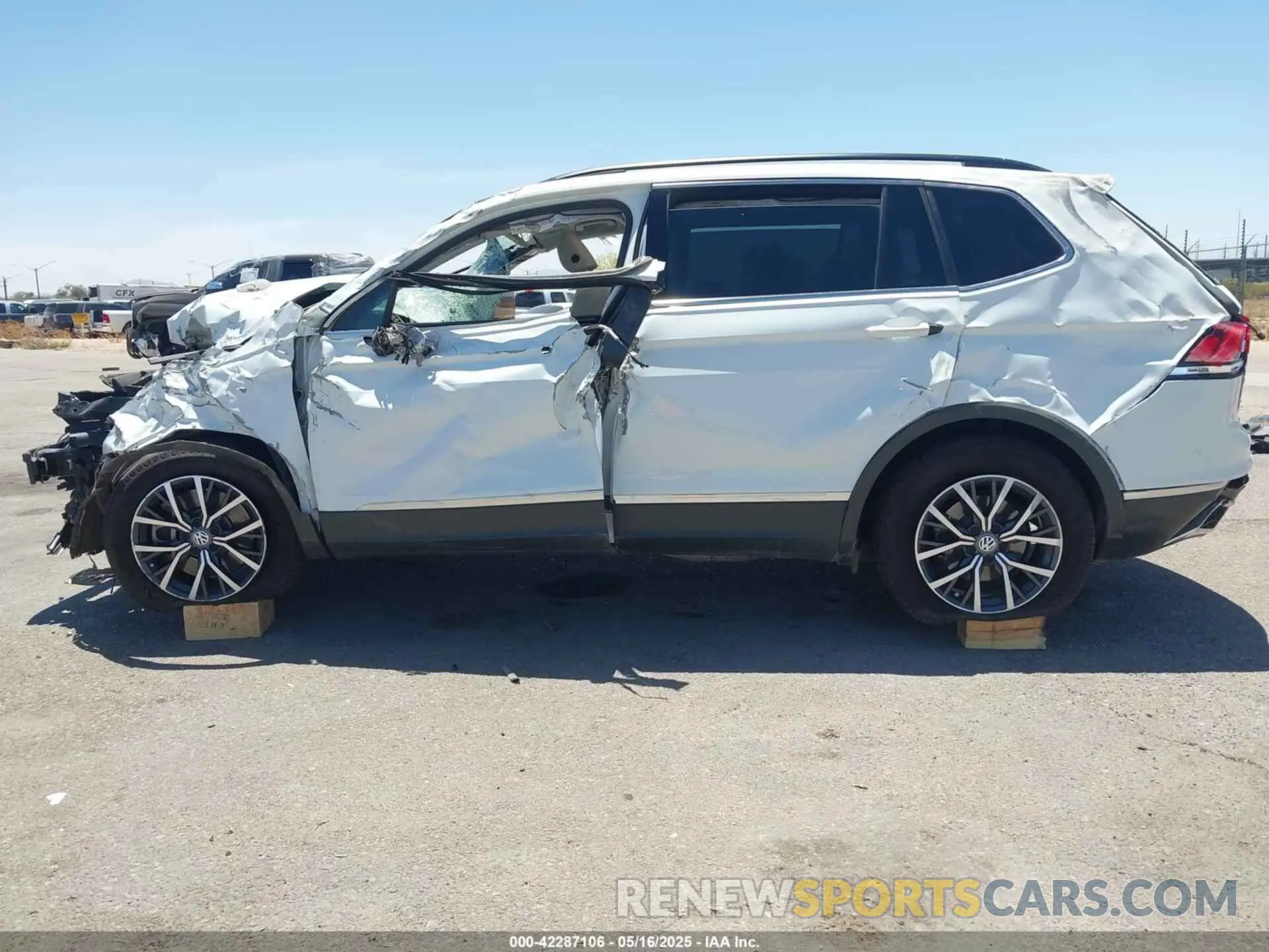 15 Photograph of a damaged car 3VV2B7AX6LM043638 VOLKSWAGEN TIGUAN 2020