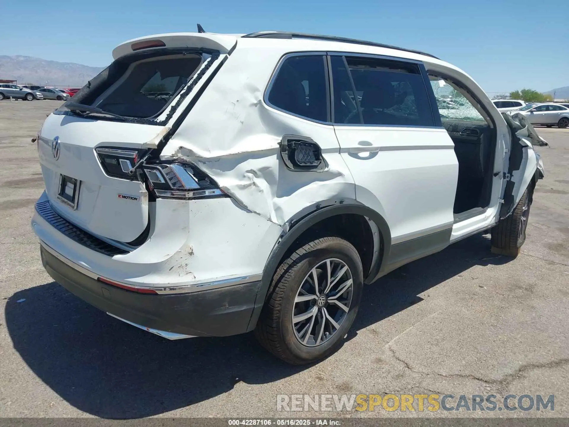 4 Photograph of a damaged car 3VV2B7AX6LM043638 VOLKSWAGEN TIGUAN 2020