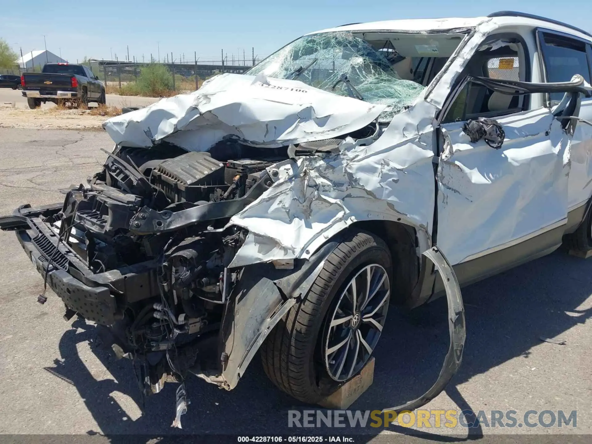 6 Photograph of a damaged car 3VV2B7AX6LM043638 VOLKSWAGEN TIGUAN 2020