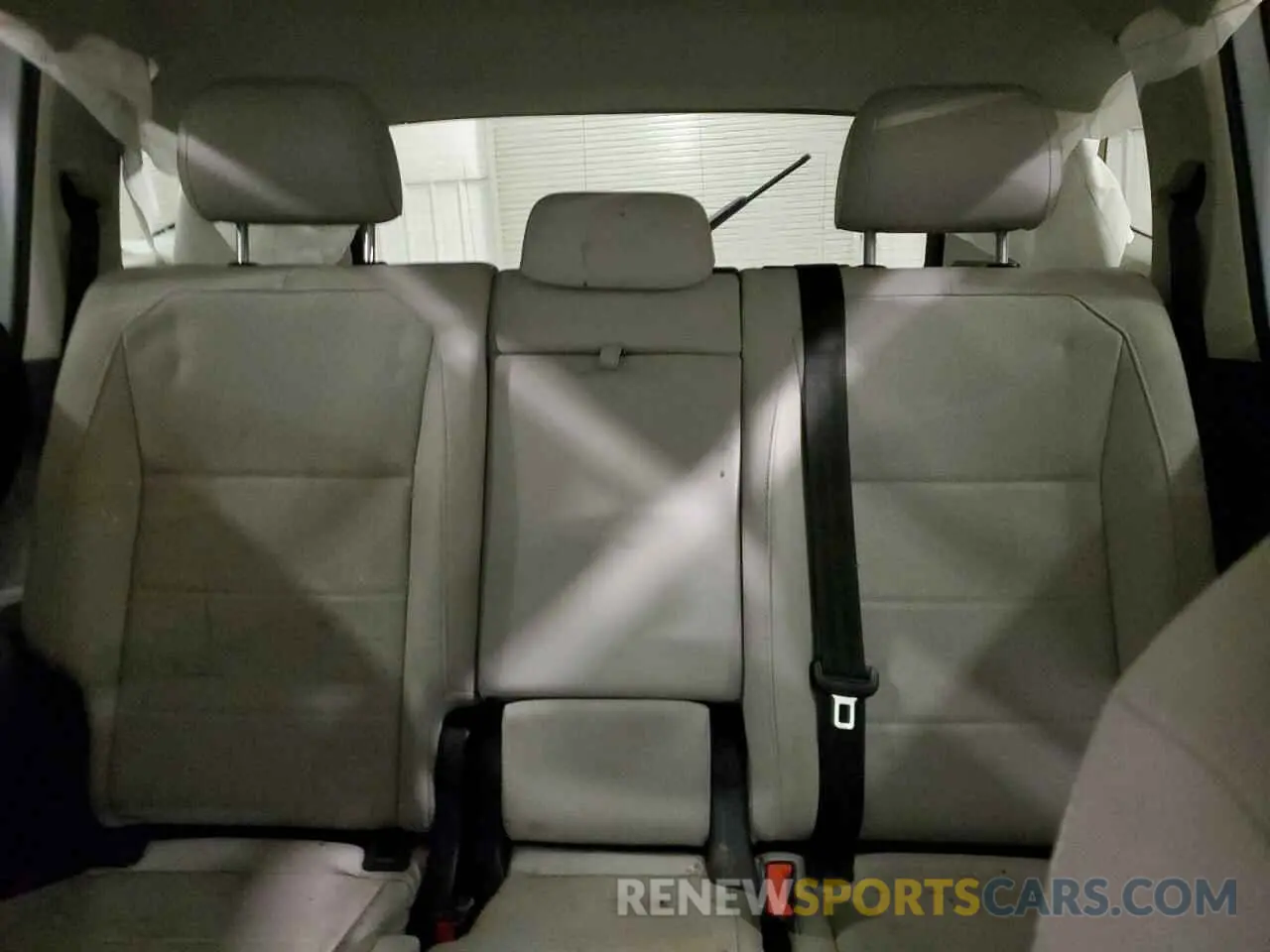 10 Photograph of a damaged car 3VV2B7AX6LM053456 VOLKSWAGEN TIGUAN 2020