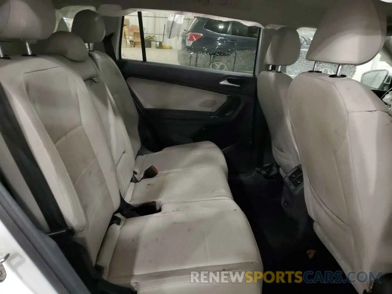 12 Photograph of a damaged car 3VV2B7AX6LM053456 VOLKSWAGEN TIGUAN 2020
