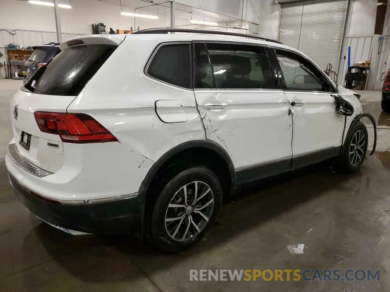 3 Photograph of a damaged car 3VV2B7AX6LM053456 VOLKSWAGEN TIGUAN 2020