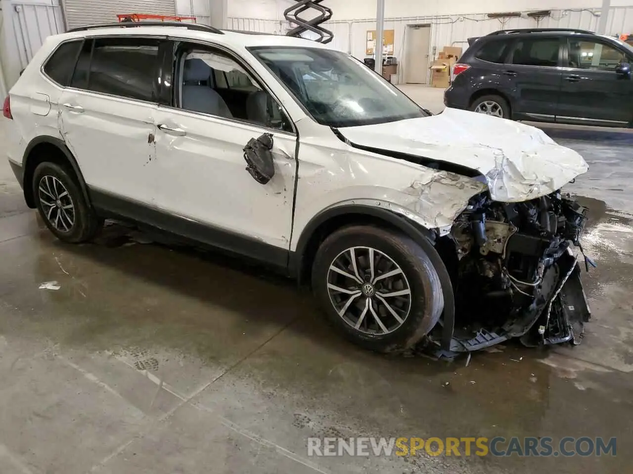 4 Photograph of a damaged car 3VV2B7AX6LM053456 VOLKSWAGEN TIGUAN 2020