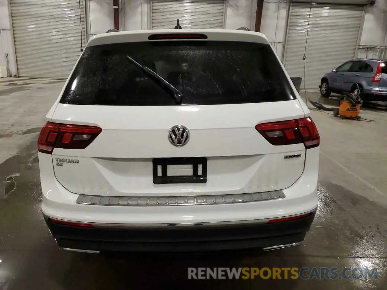 6 Photograph of a damaged car 3VV2B7AX6LM053456 VOLKSWAGEN TIGUAN 2020