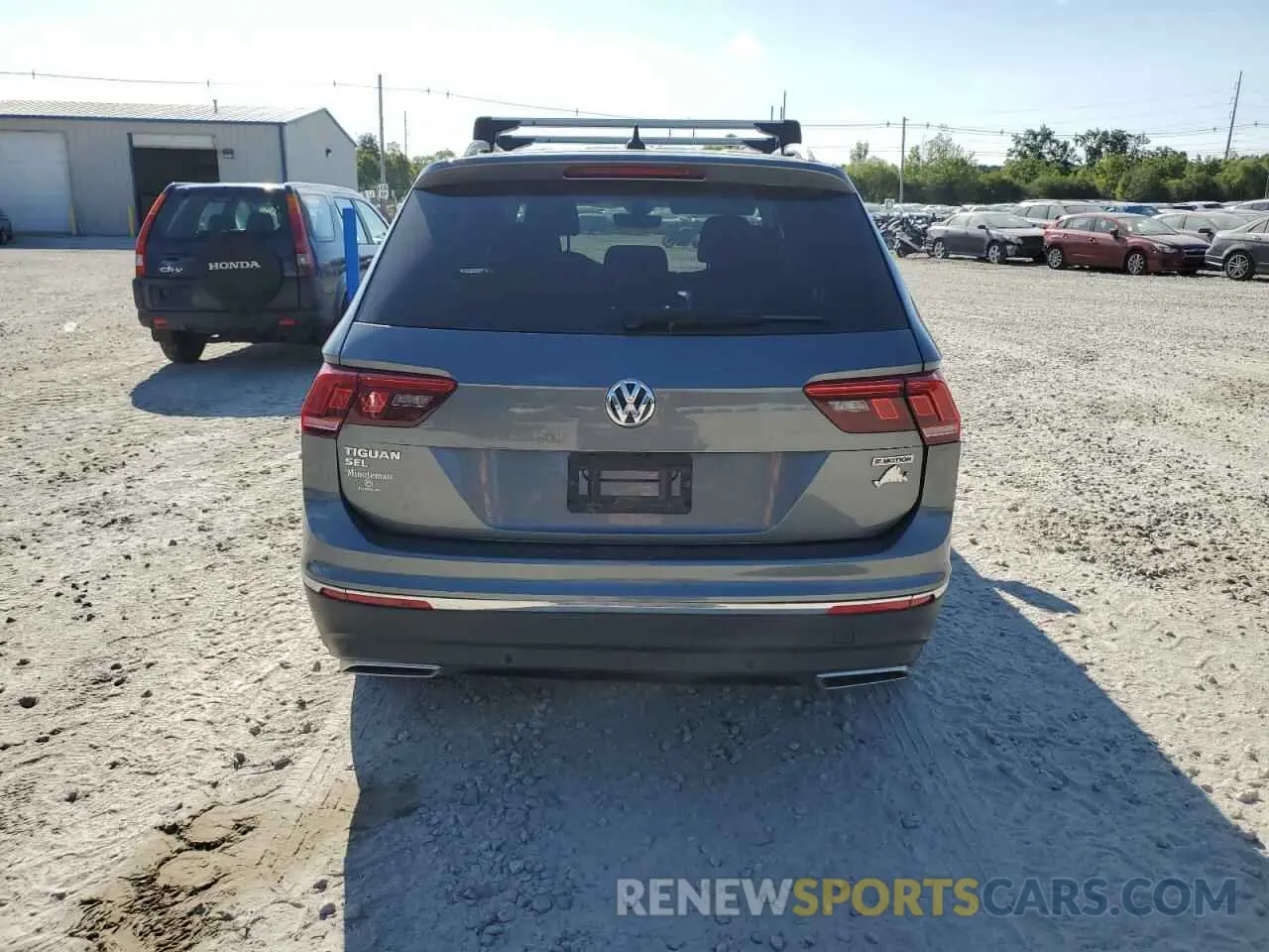 6 Photograph of a damaged car 3VV2B7AX6LM075862 VOLKSWAGEN TIGUAN 2020