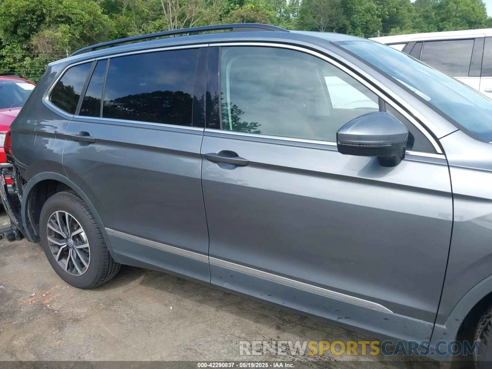 14 Photograph of a damaged car 3VV2B7AX6LM079491 VOLKSWAGEN TIGUAN 2020