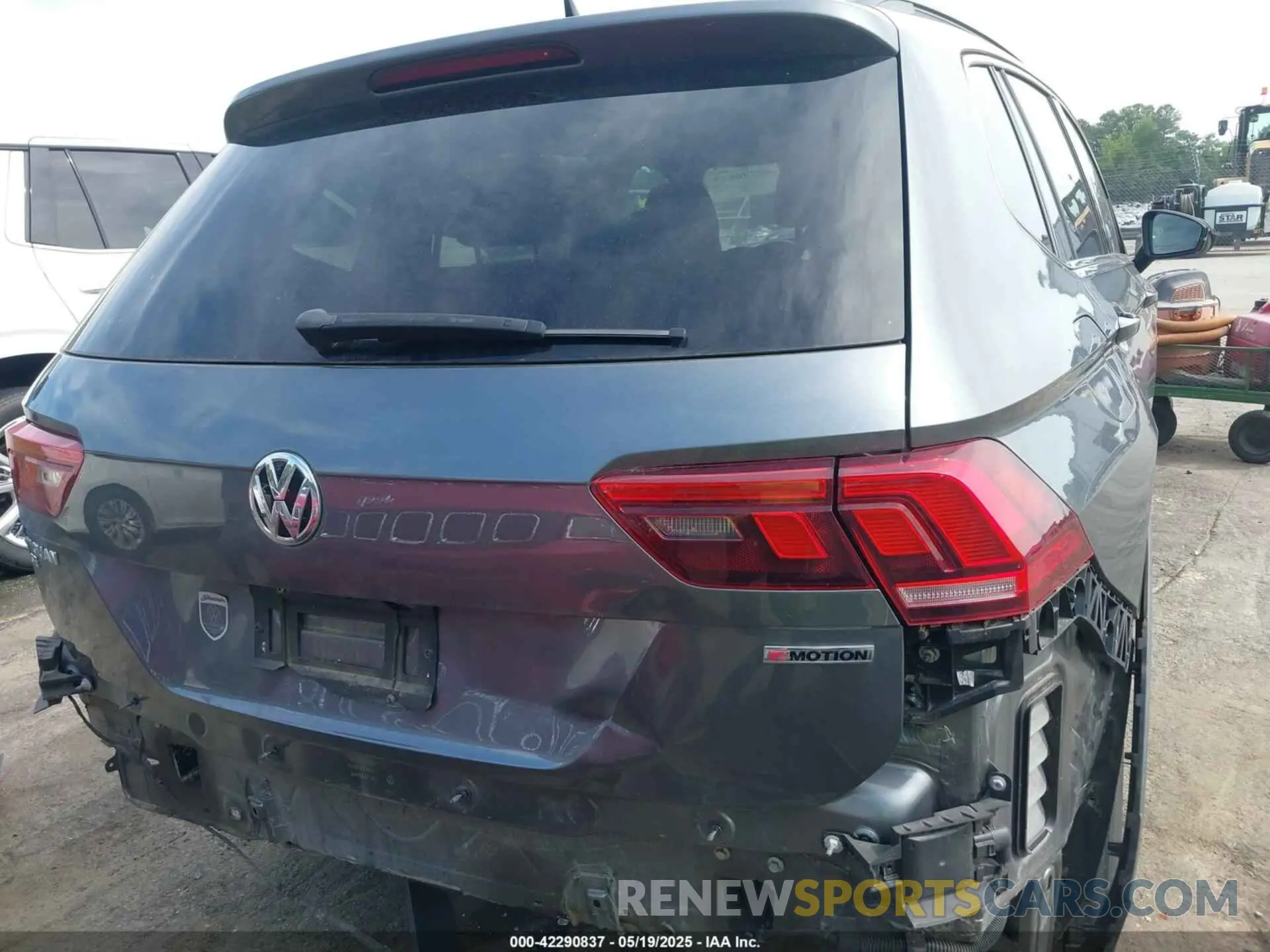 4 Photograph of a damaged car 3VV2B7AX6LM079491 VOLKSWAGEN TIGUAN 2020