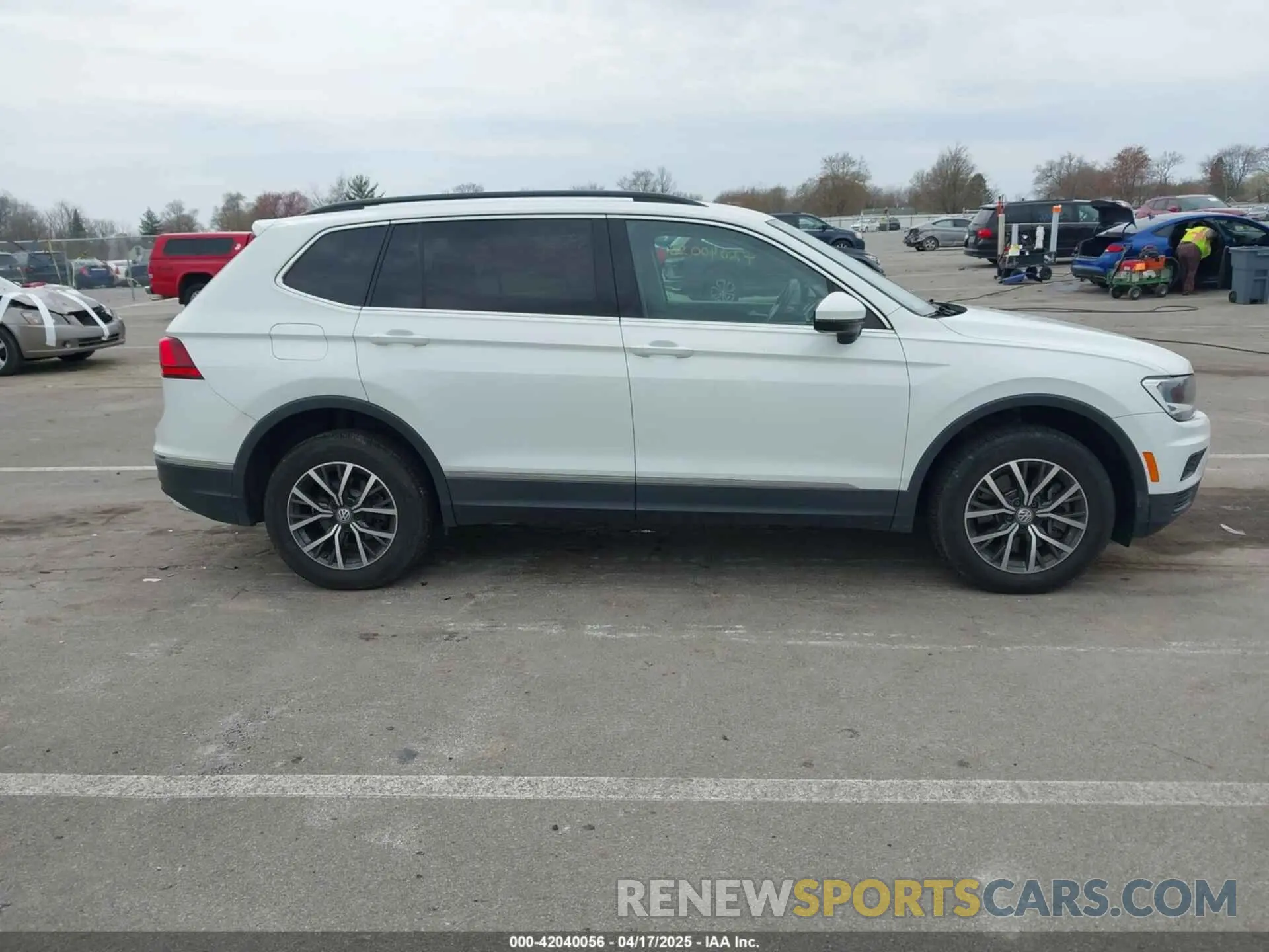 13 Photograph of a damaged car 3VV2B7AX6LM091916 VOLKSWAGEN TIGUAN 2020