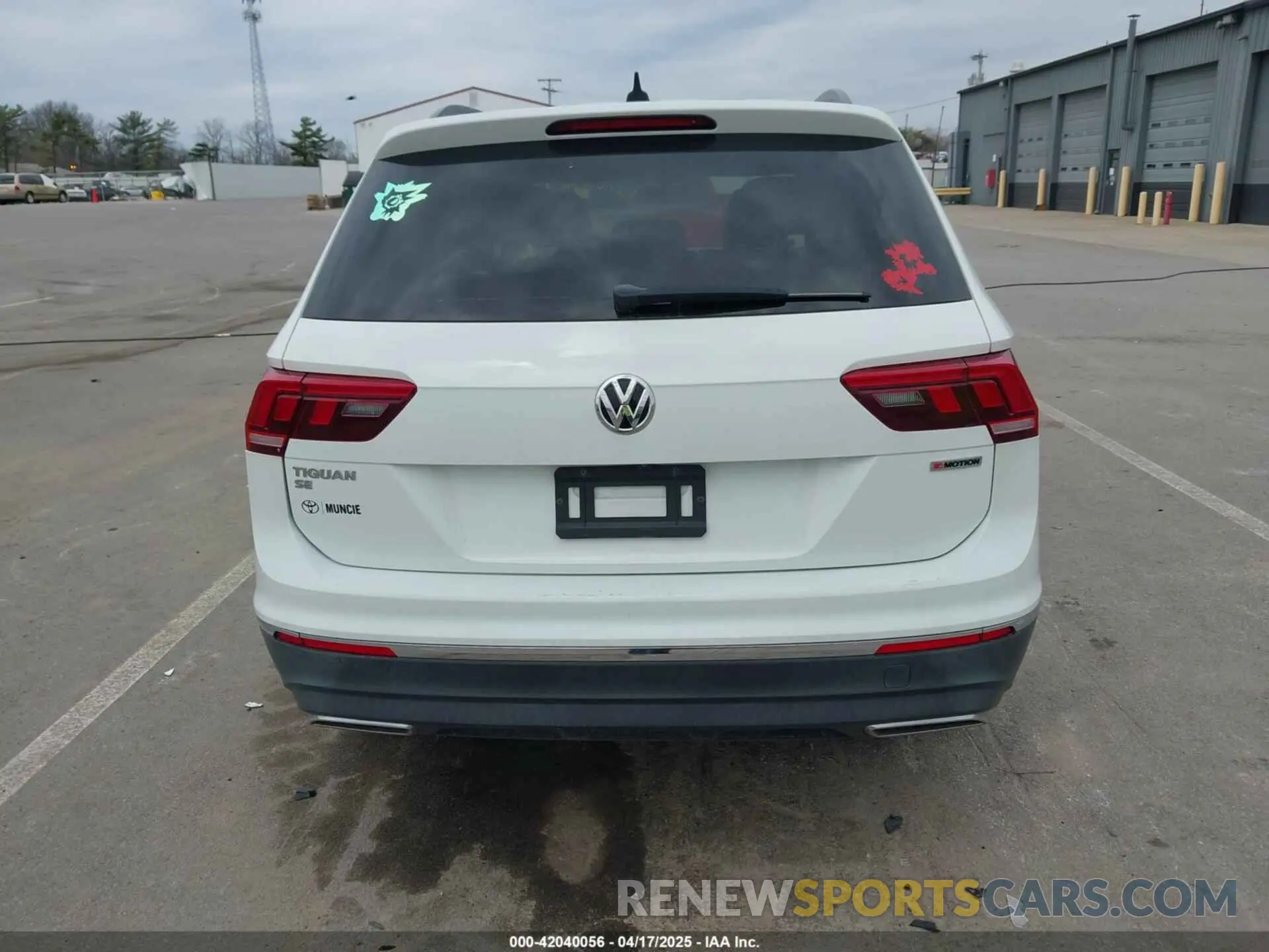 16 Photograph of a damaged car 3VV2B7AX6LM091916 VOLKSWAGEN TIGUAN 2020