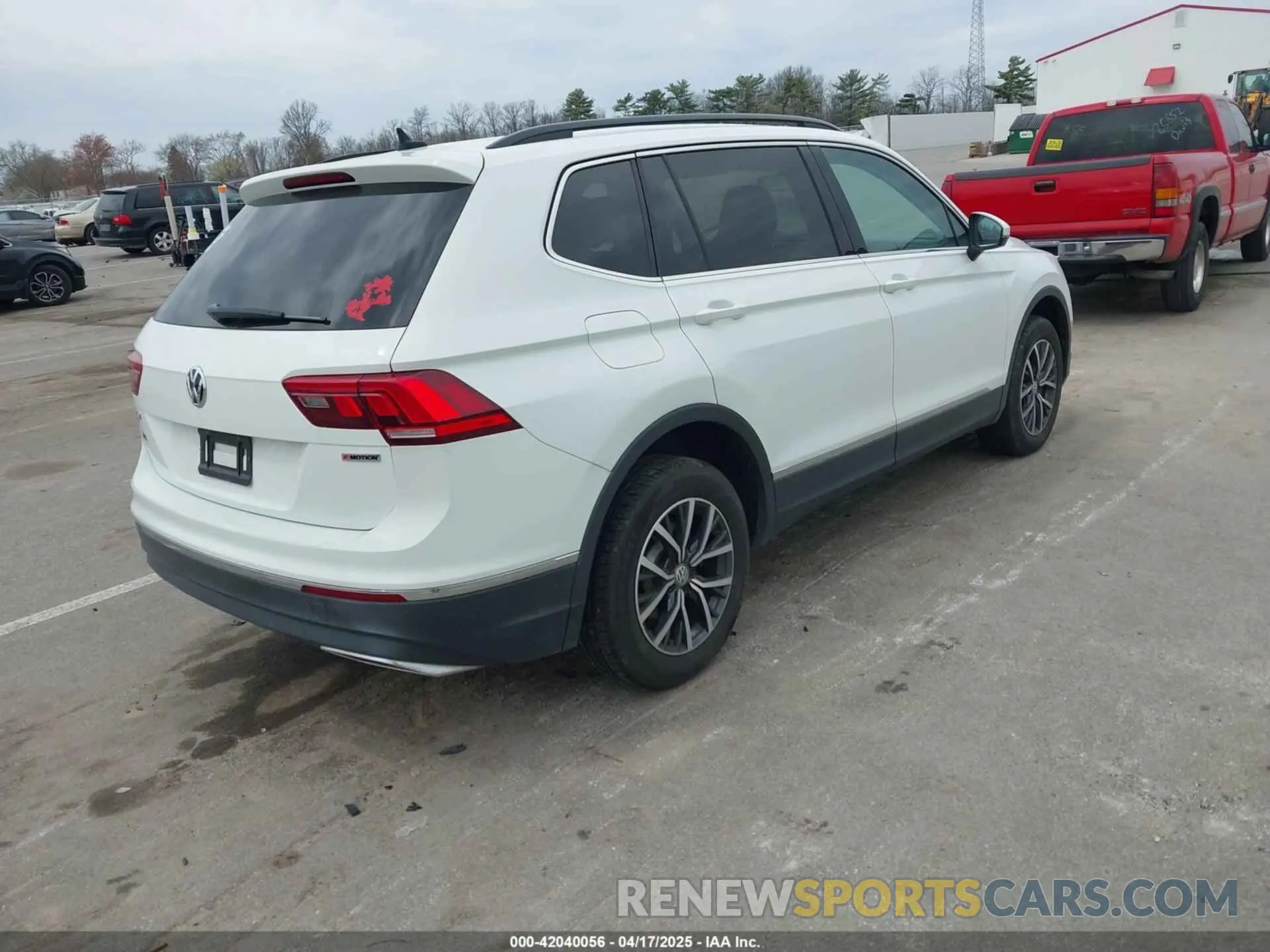 4 Photograph of a damaged car 3VV2B7AX6LM091916 VOLKSWAGEN TIGUAN 2020