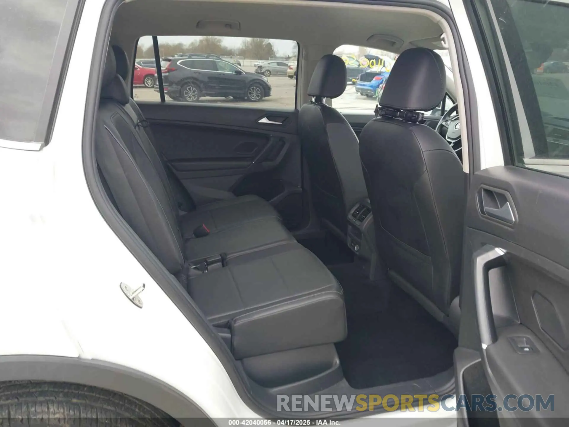 8 Photograph of a damaged car 3VV2B7AX6LM091916 VOLKSWAGEN TIGUAN 2020