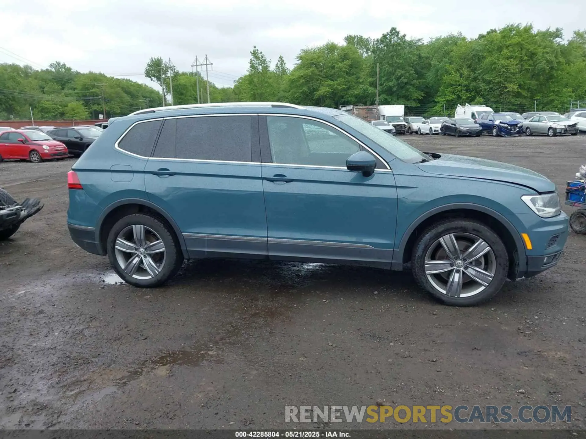 13 Photograph of a damaged car 3VV2B7AX7LM015962 VOLKSWAGEN TIGUAN 2020