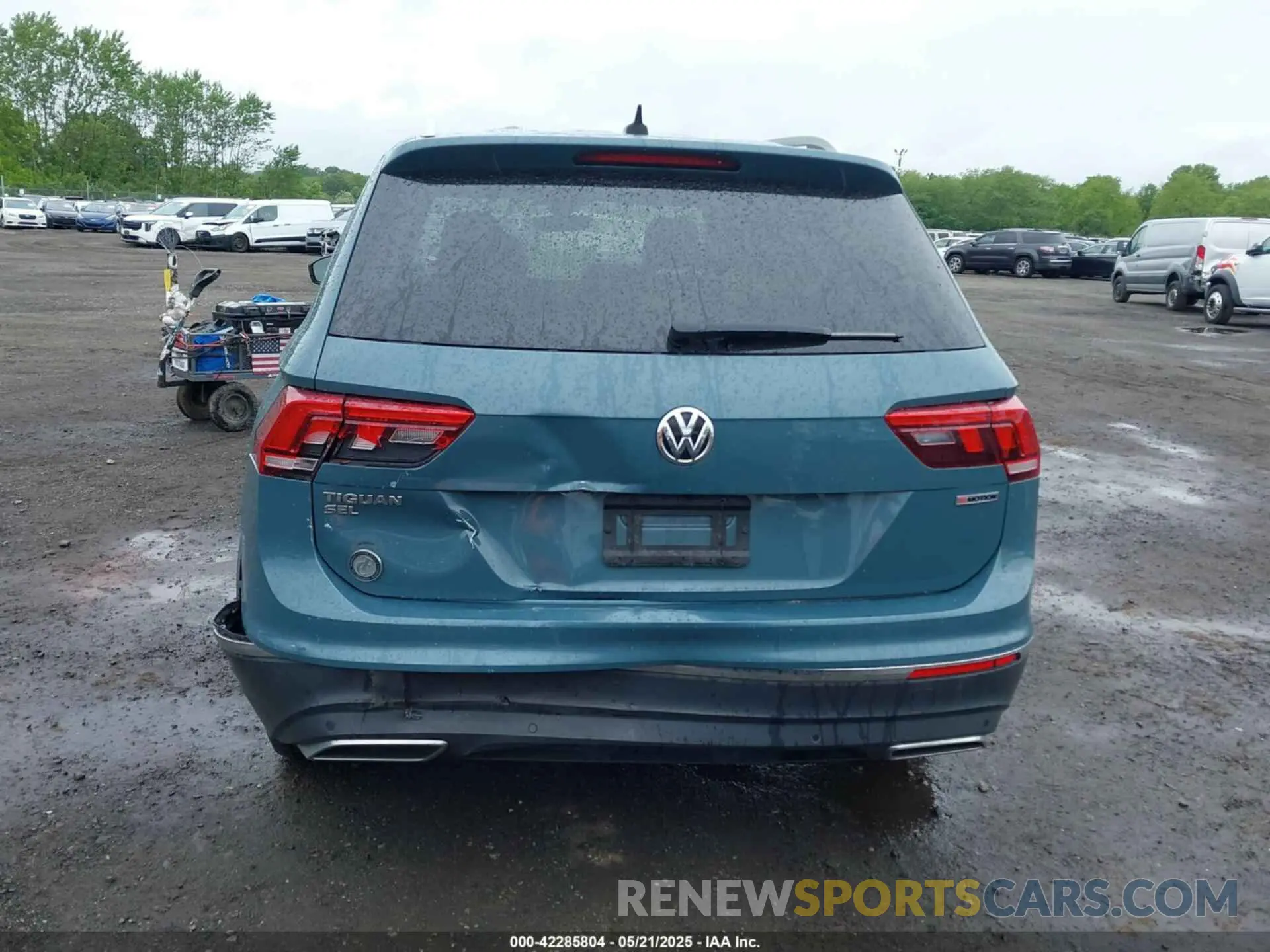 16 Photograph of a damaged car 3VV2B7AX7LM015962 VOLKSWAGEN TIGUAN 2020