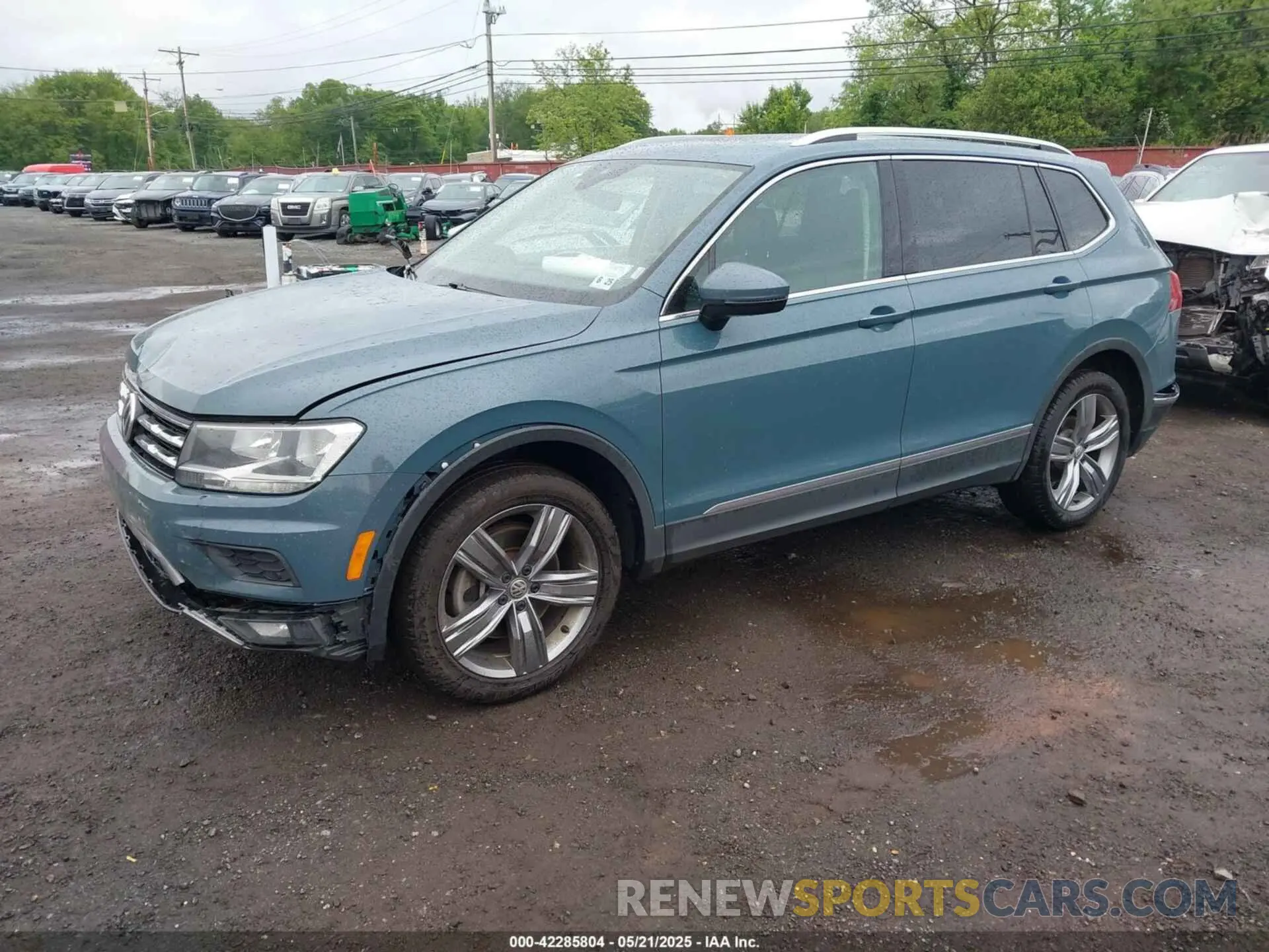 2 Photograph of a damaged car 3VV2B7AX7LM015962 VOLKSWAGEN TIGUAN 2020