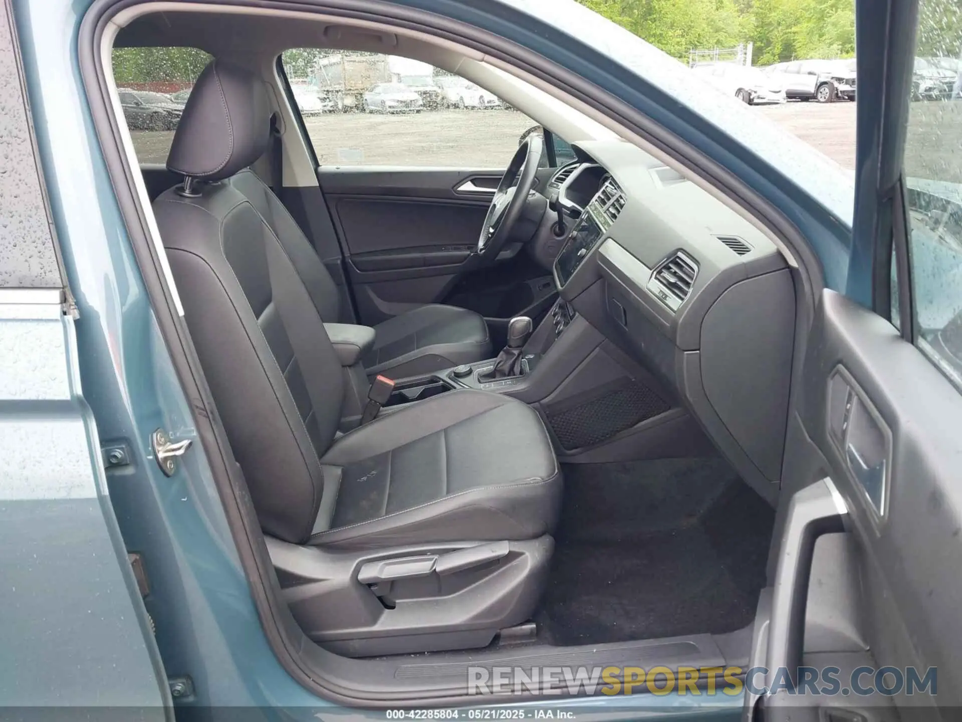 5 Photograph of a damaged car 3VV2B7AX7LM015962 VOLKSWAGEN TIGUAN 2020