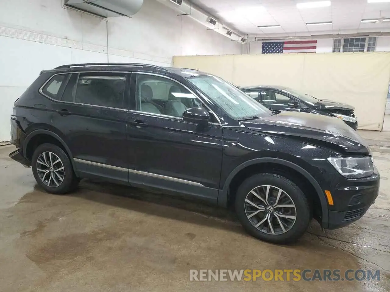4 Photograph of a damaged car 3VV2B7AX7LM042627 VOLKSWAGEN TIGUAN 2020