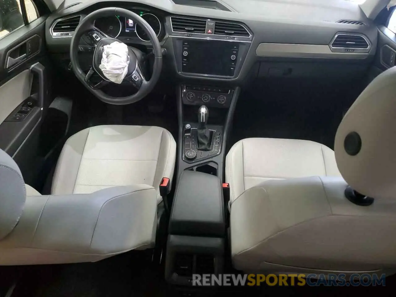 8 Photograph of a damaged car 3VV2B7AX7LM042627 VOLKSWAGEN TIGUAN 2020